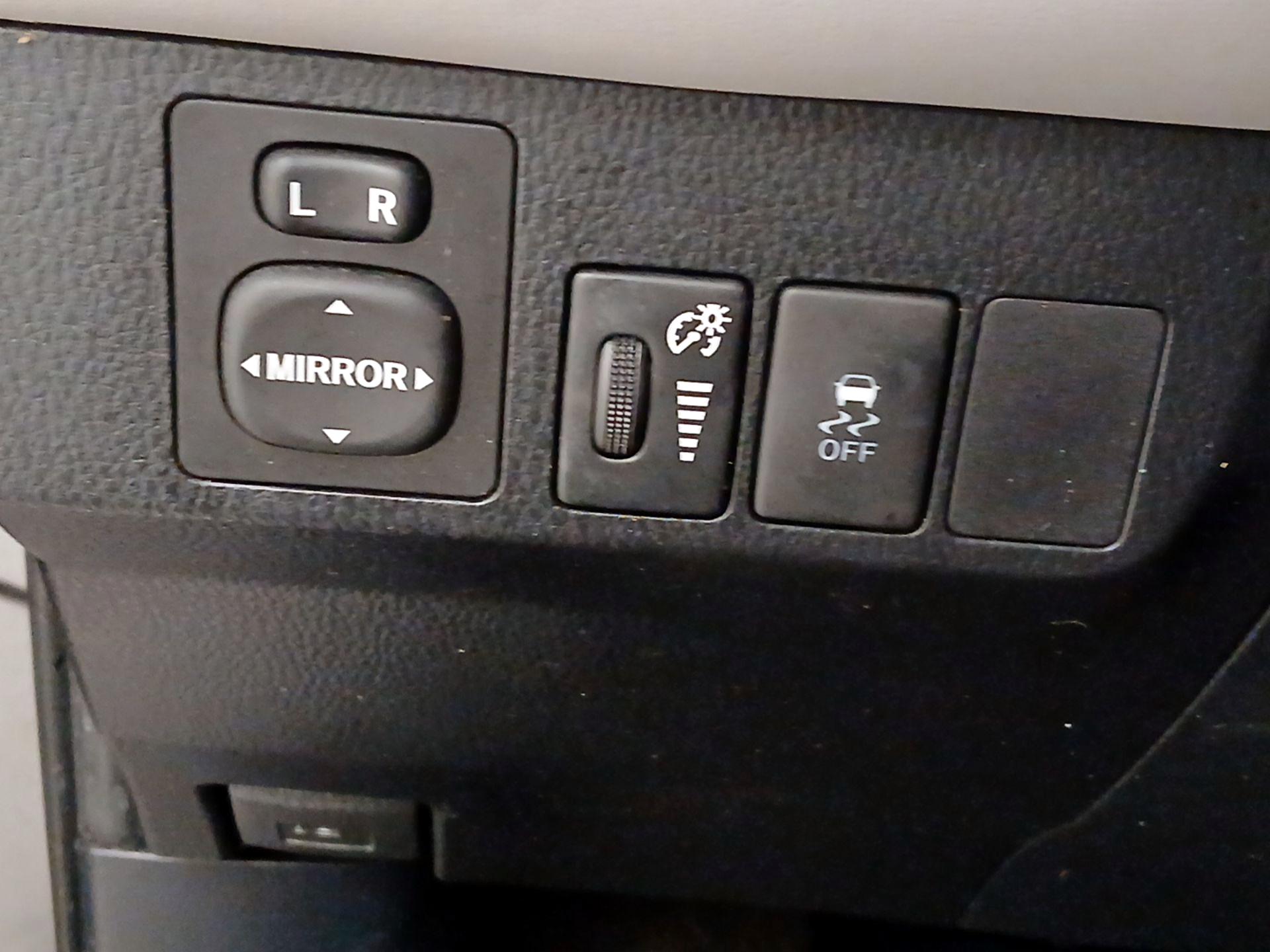 Thumbnail: 2014 Toyota RAV4 - 13