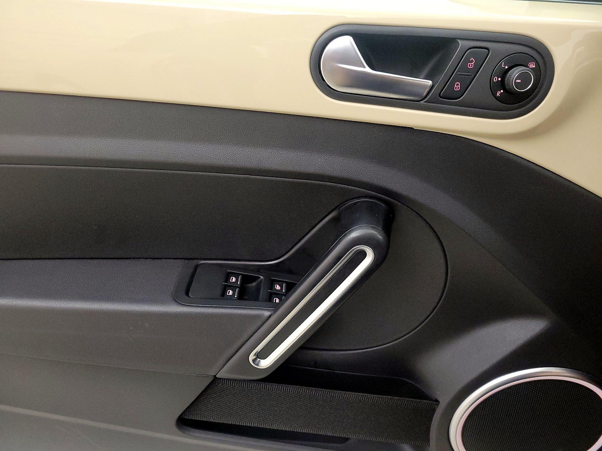 Thumbnail: 2019 Volkswagen Beetle - 12