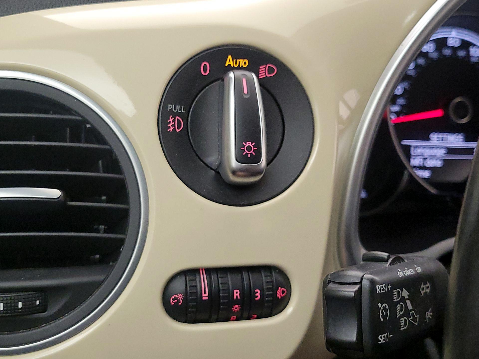 Thumbnail: 2019 Volkswagen Beetle - 13