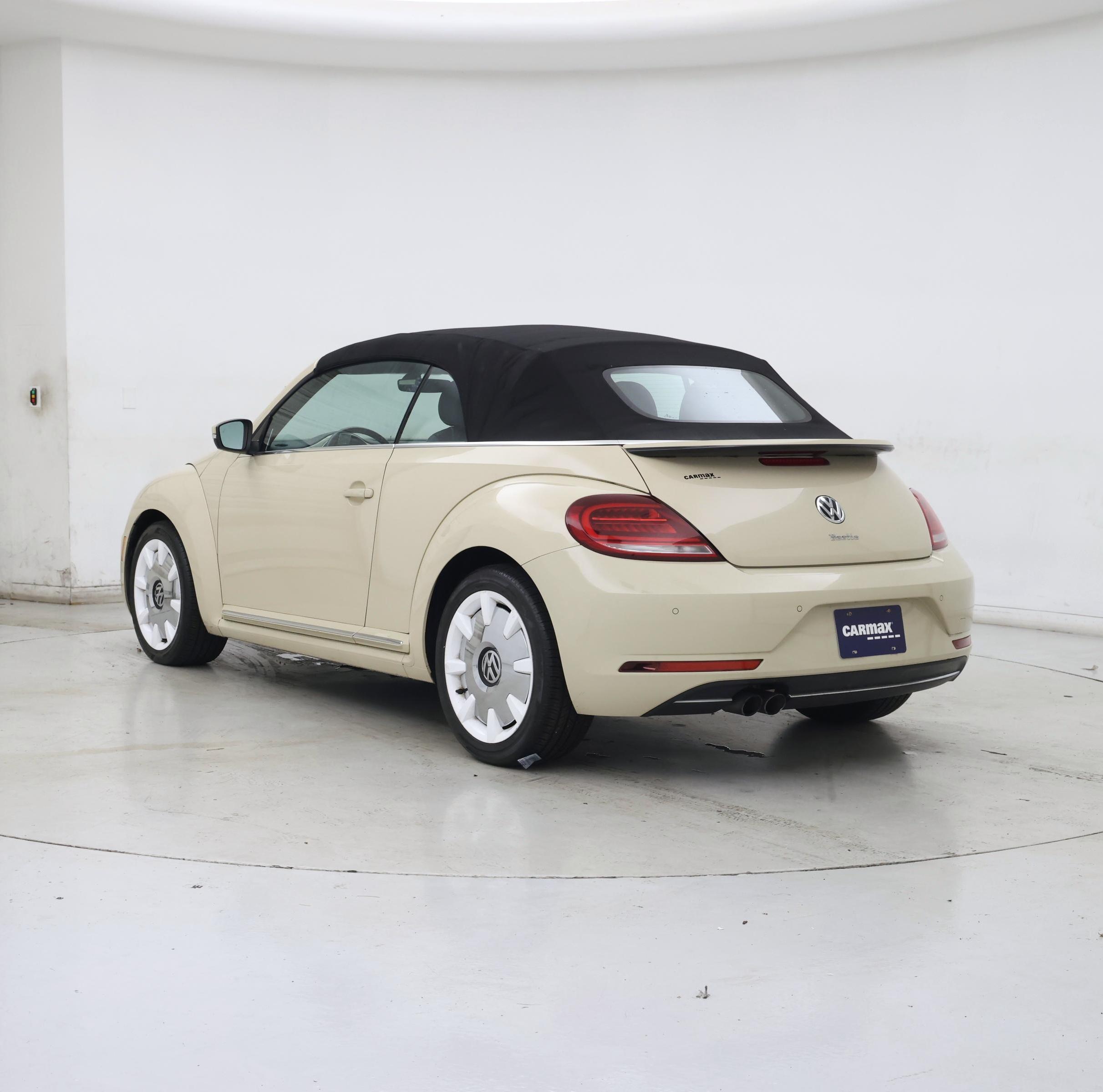 Thumbnail: 2019 Volkswagen Beetle - 2