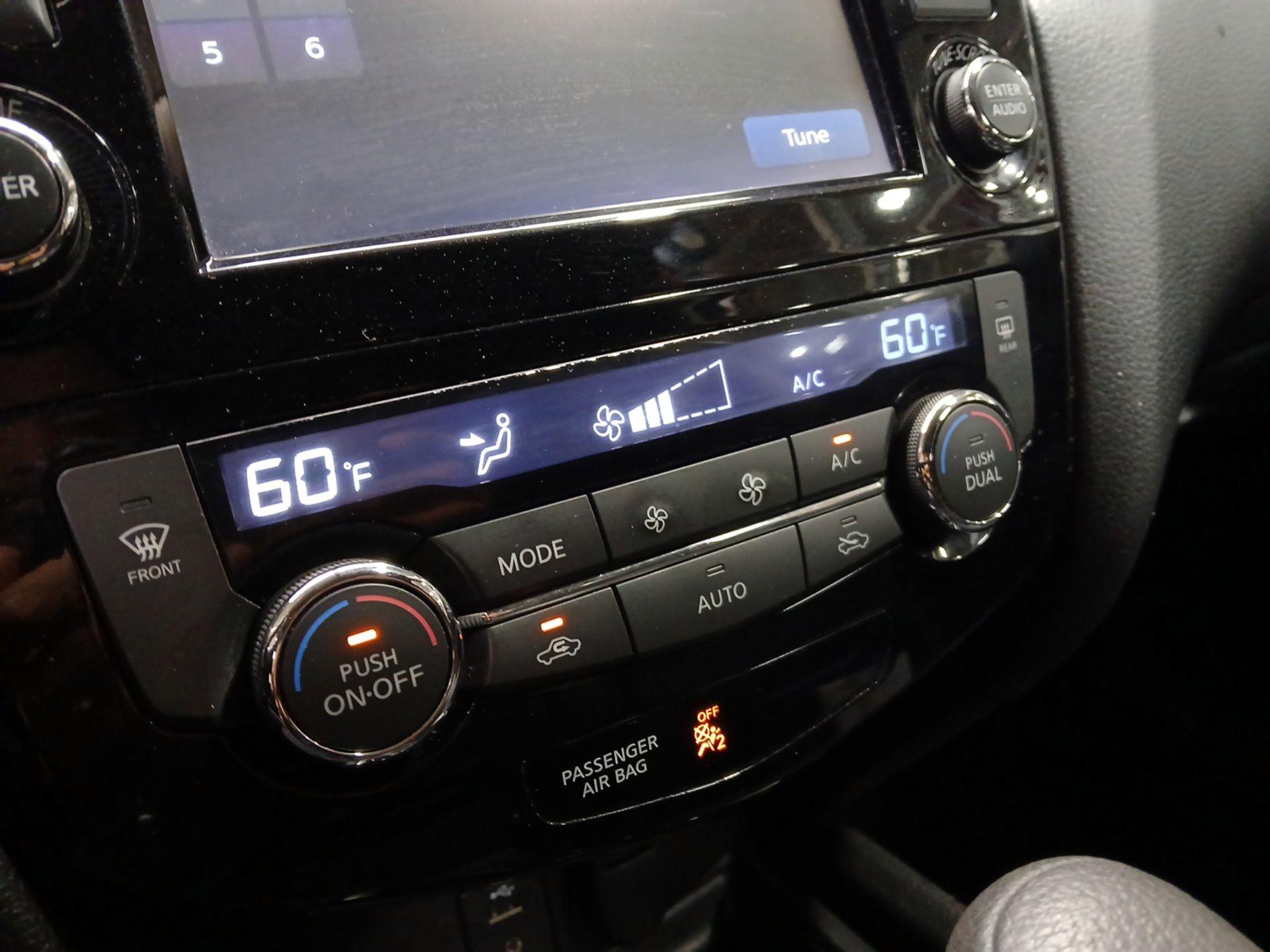 Thumbnail: 2016 Nissan Rogue - 16
