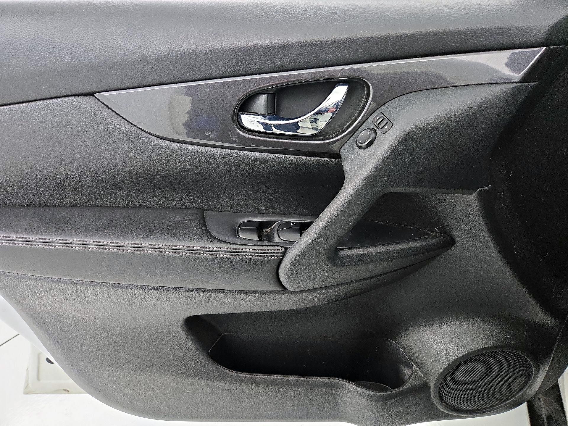 Thumbnail: 2020 Nissan Rogue - 12