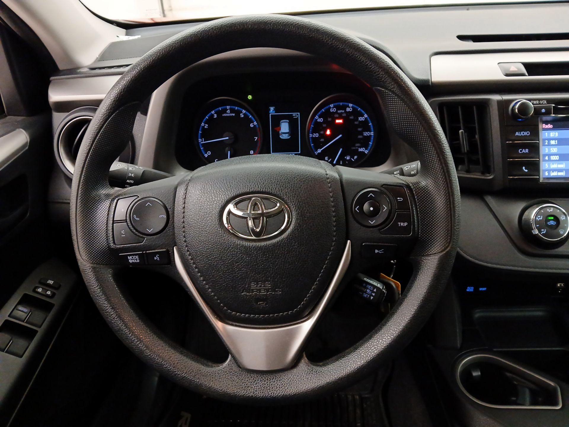 Thumbnail: 2017 Toyota RAV4 - 10