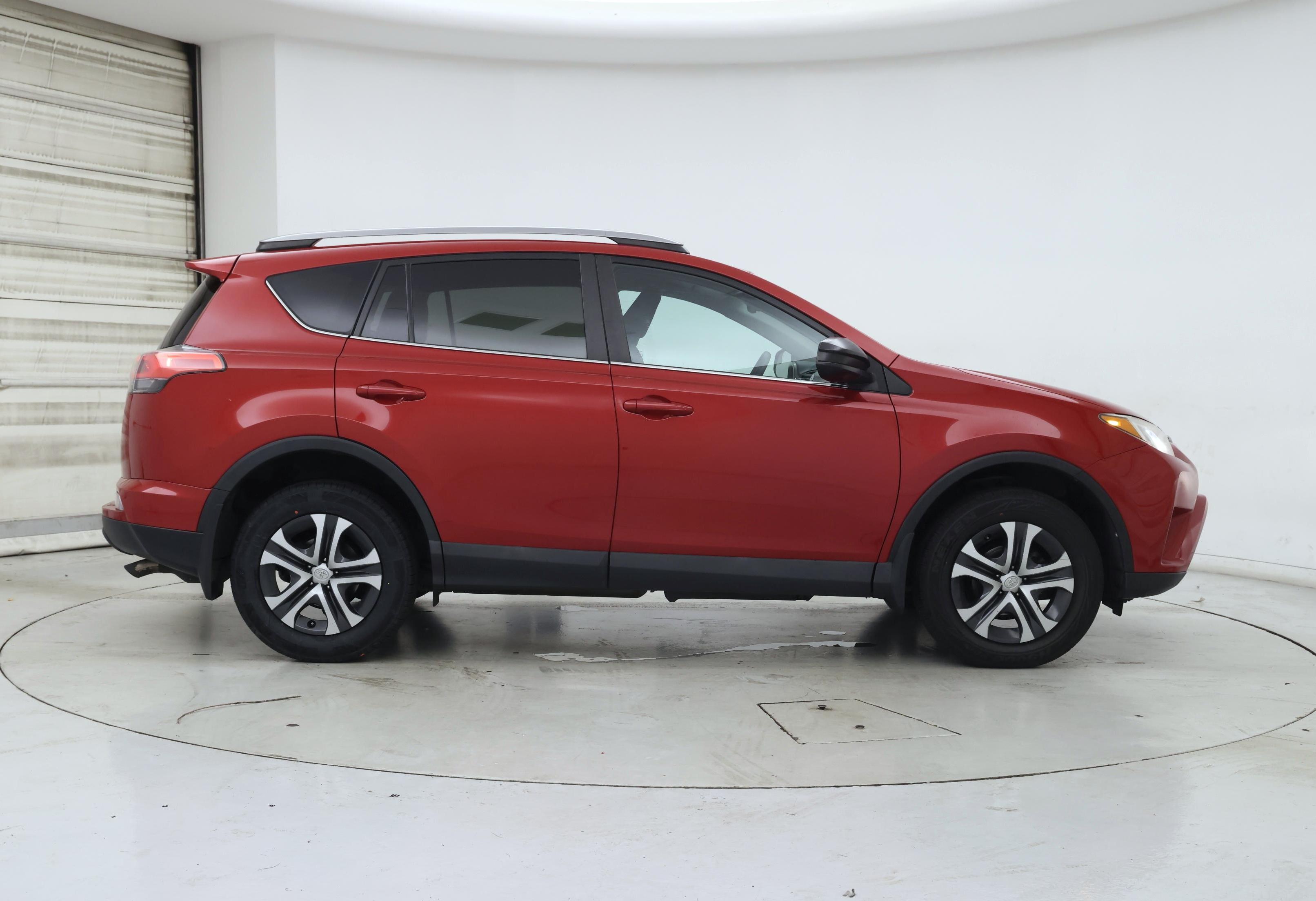 Thumbnail: 2017 Toyota RAV4 - 7
