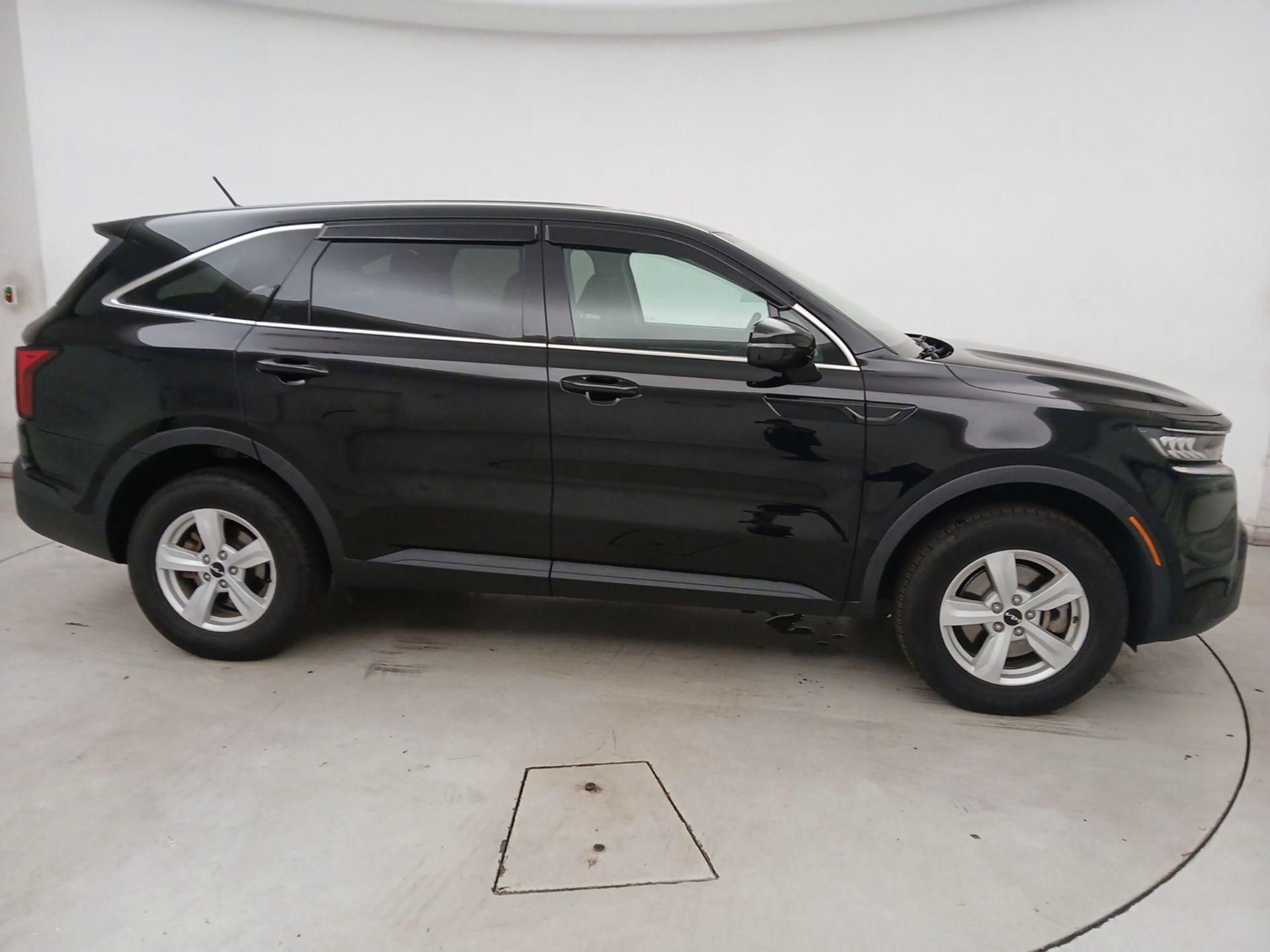 Thumbnail: 2022 Kia Sorento - 4