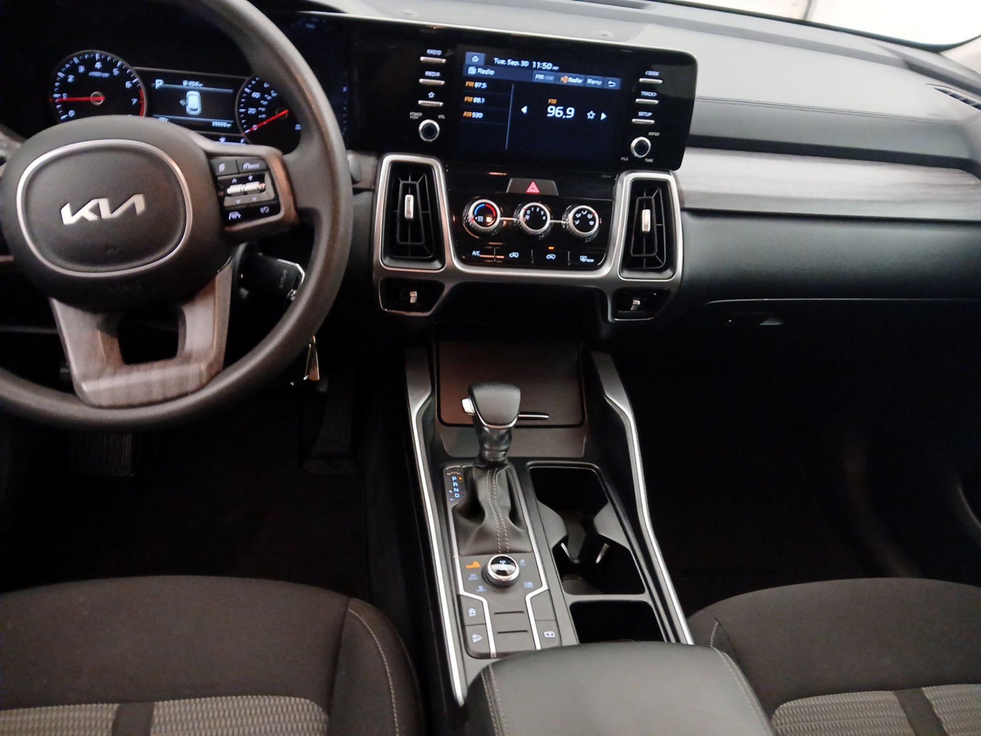 Thumbnail: 2022 Kia Sorento - 8