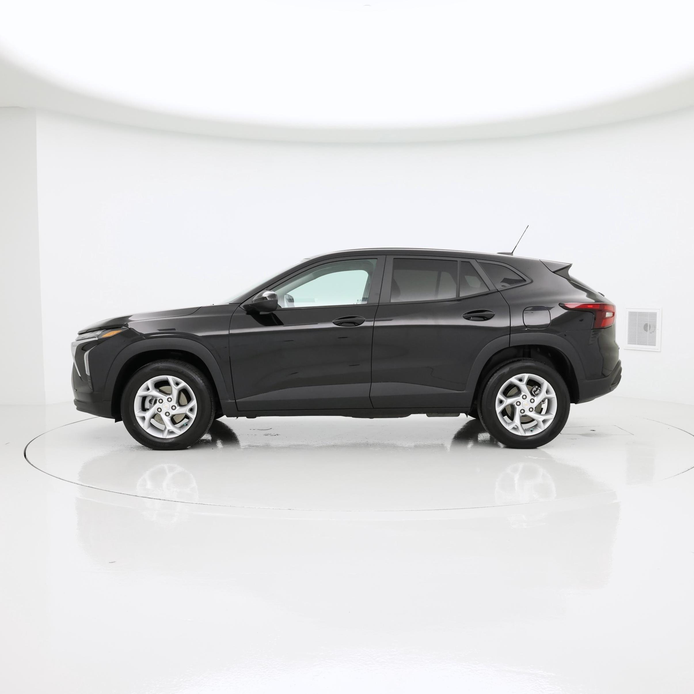Thumbnail: 2024 Chevrolet Trax - 3
