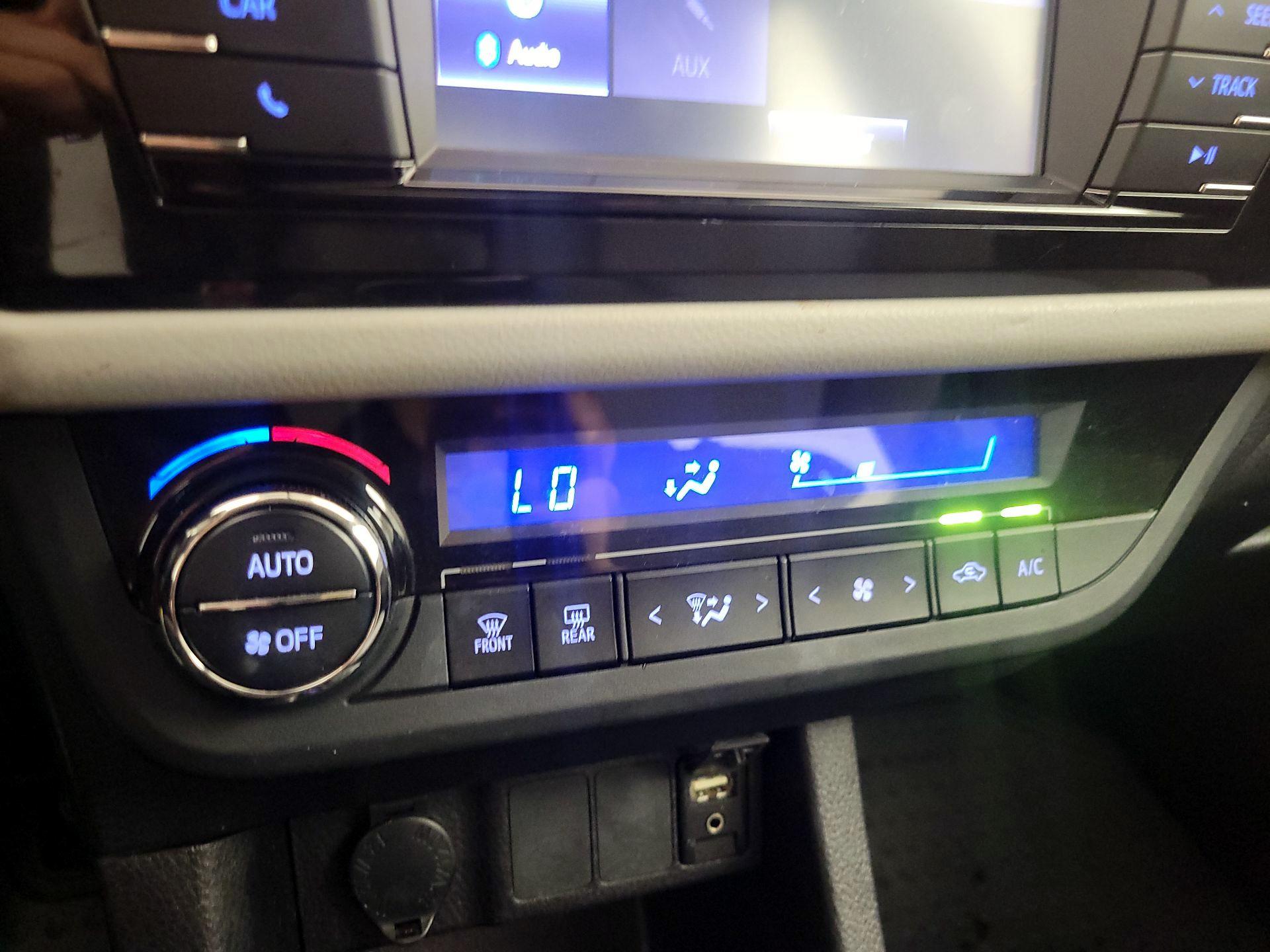 Thumbnail: 2016 Toyota Corolla - 16