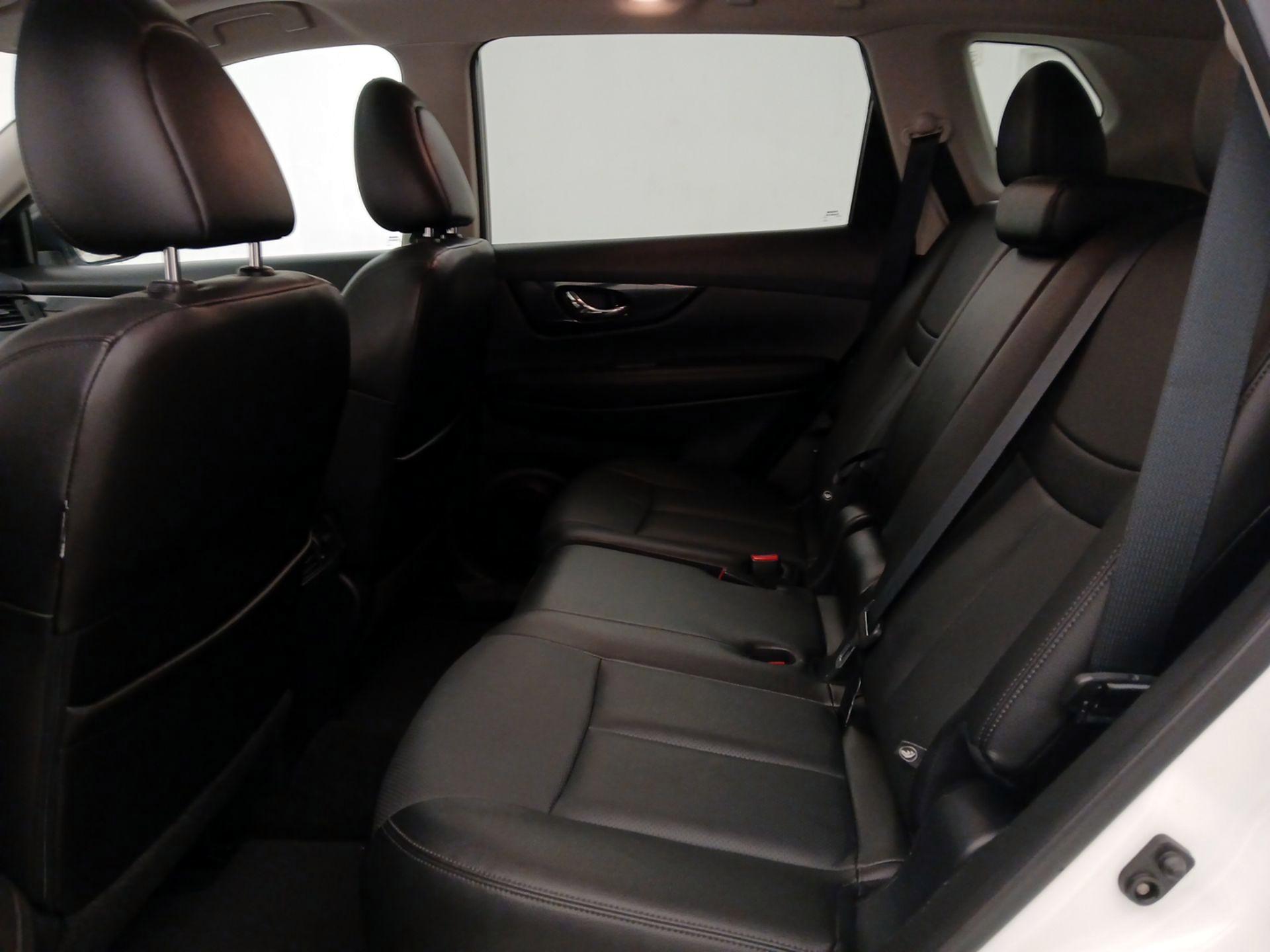Thumbnail: 2017 Nissan Rogue - 20