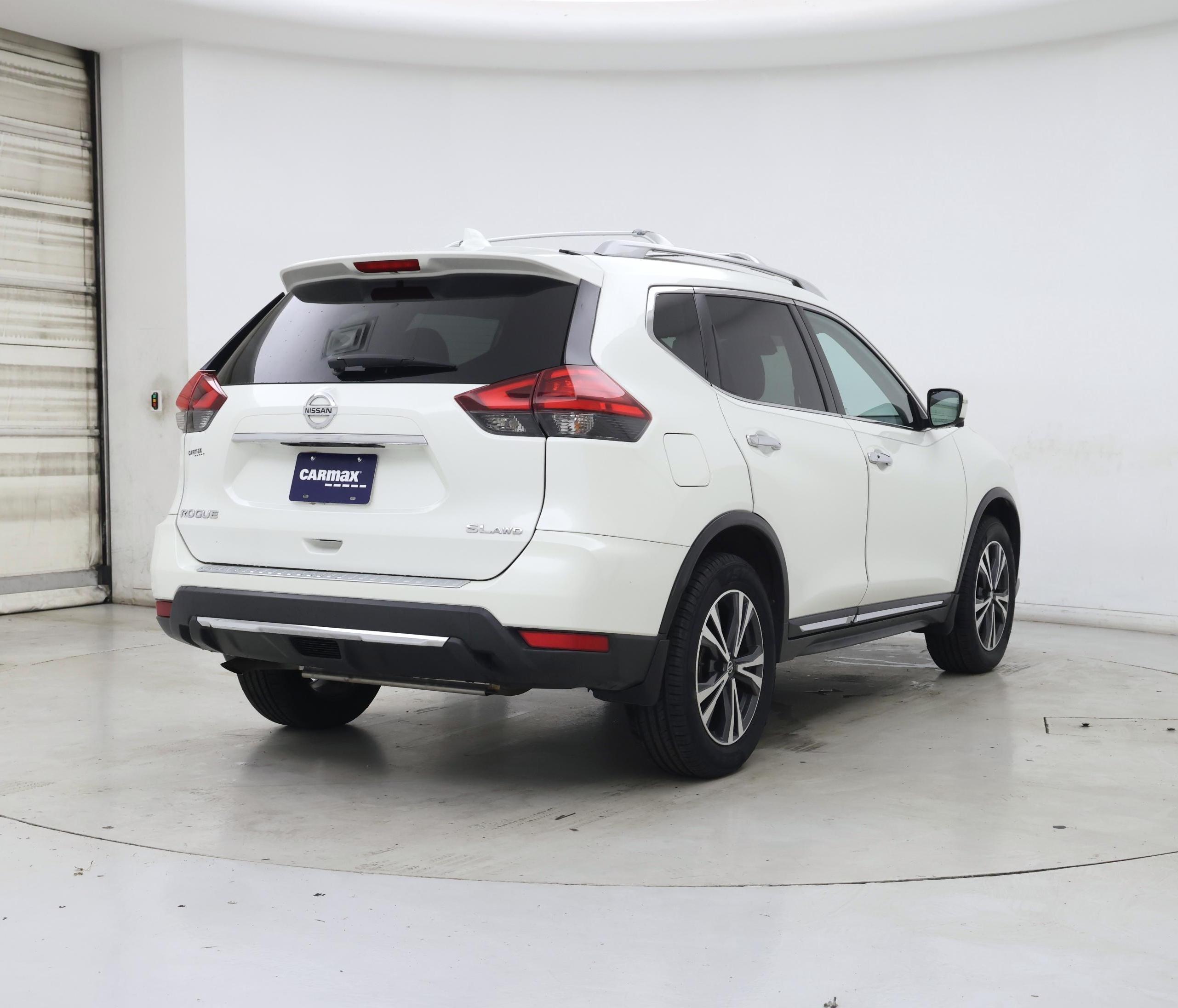 Thumbnail: 2017 Nissan Rogue - 8