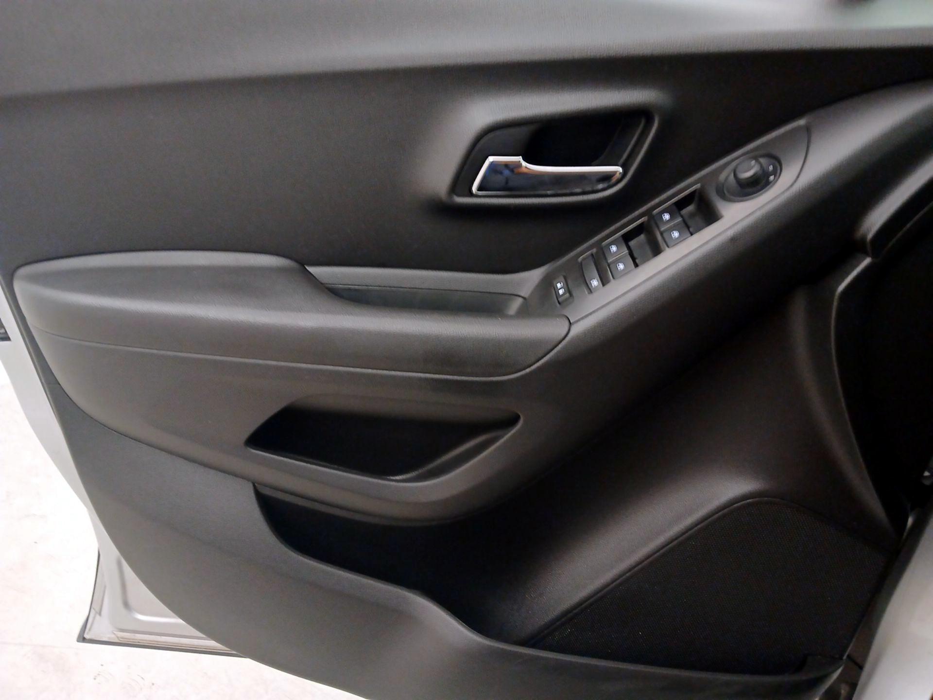 Thumbnail: 2018 Chevrolet Trax - 12