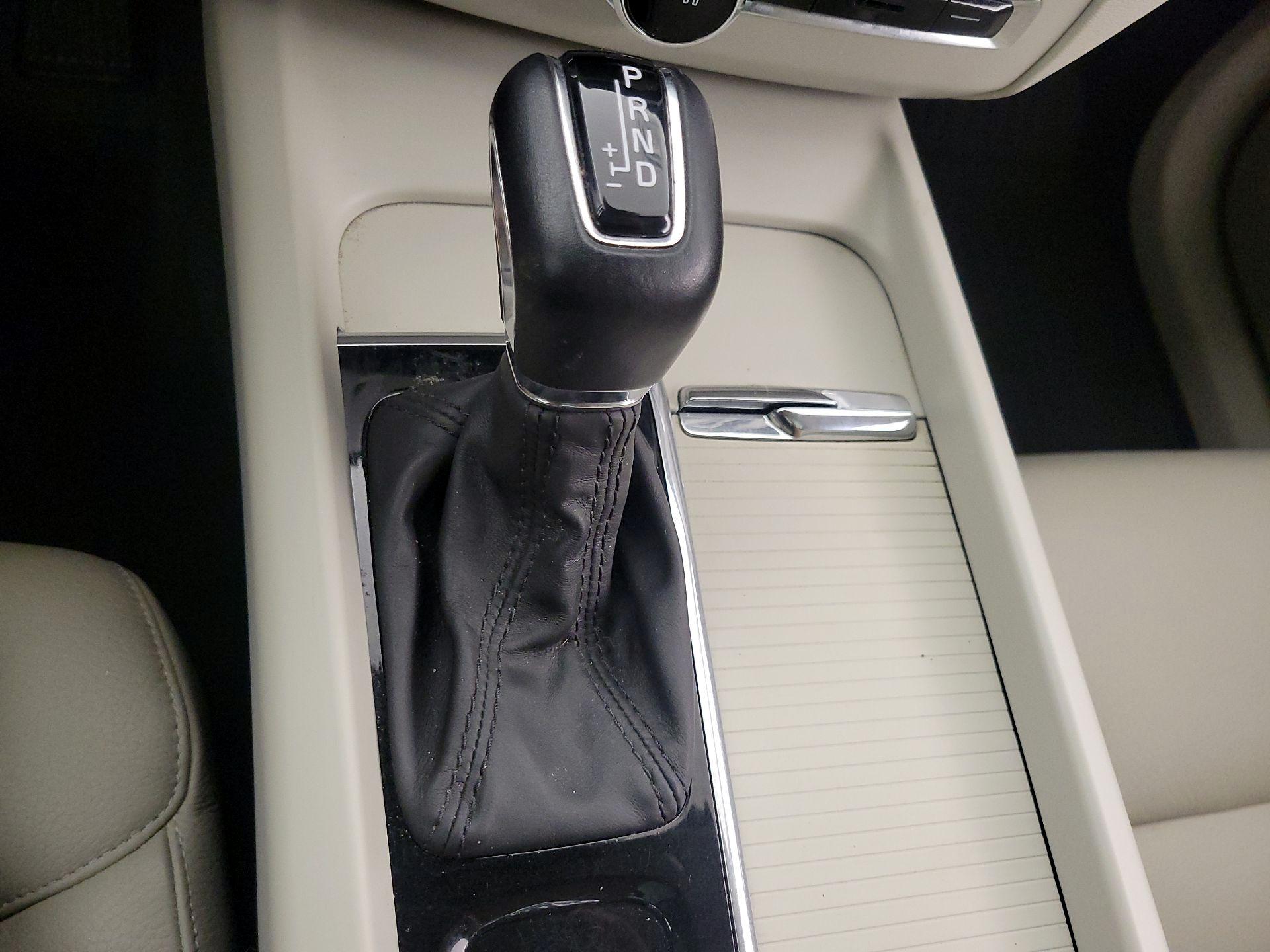 Thumbnail: 2020 Volvo XC60 - 17