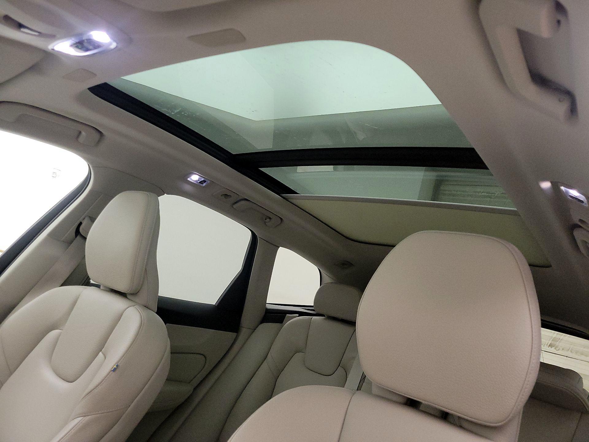 Thumbnail: 2020 Volvo XC60 - 19