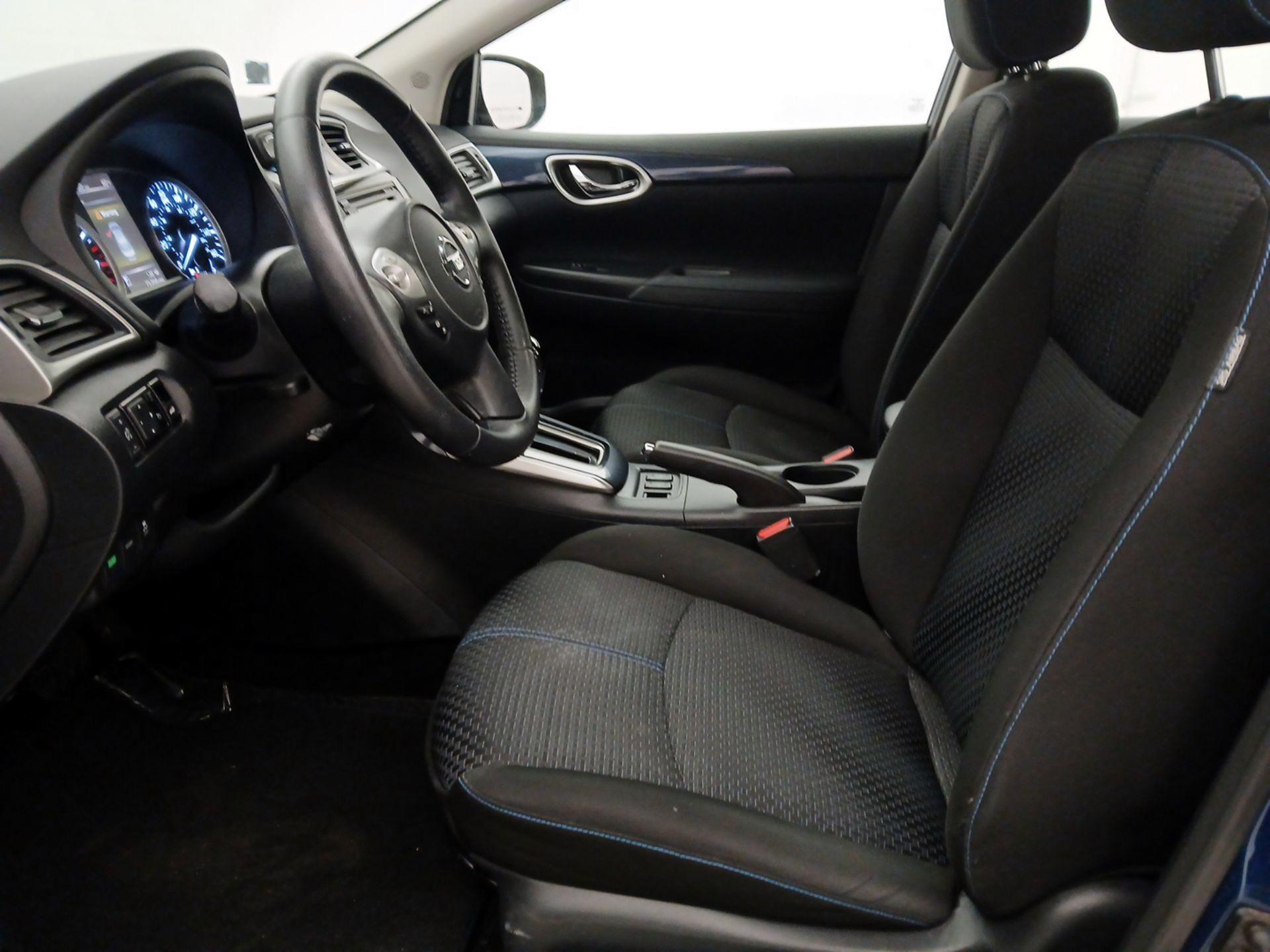 Thumbnail: 2016 Nissan Sentra - 9