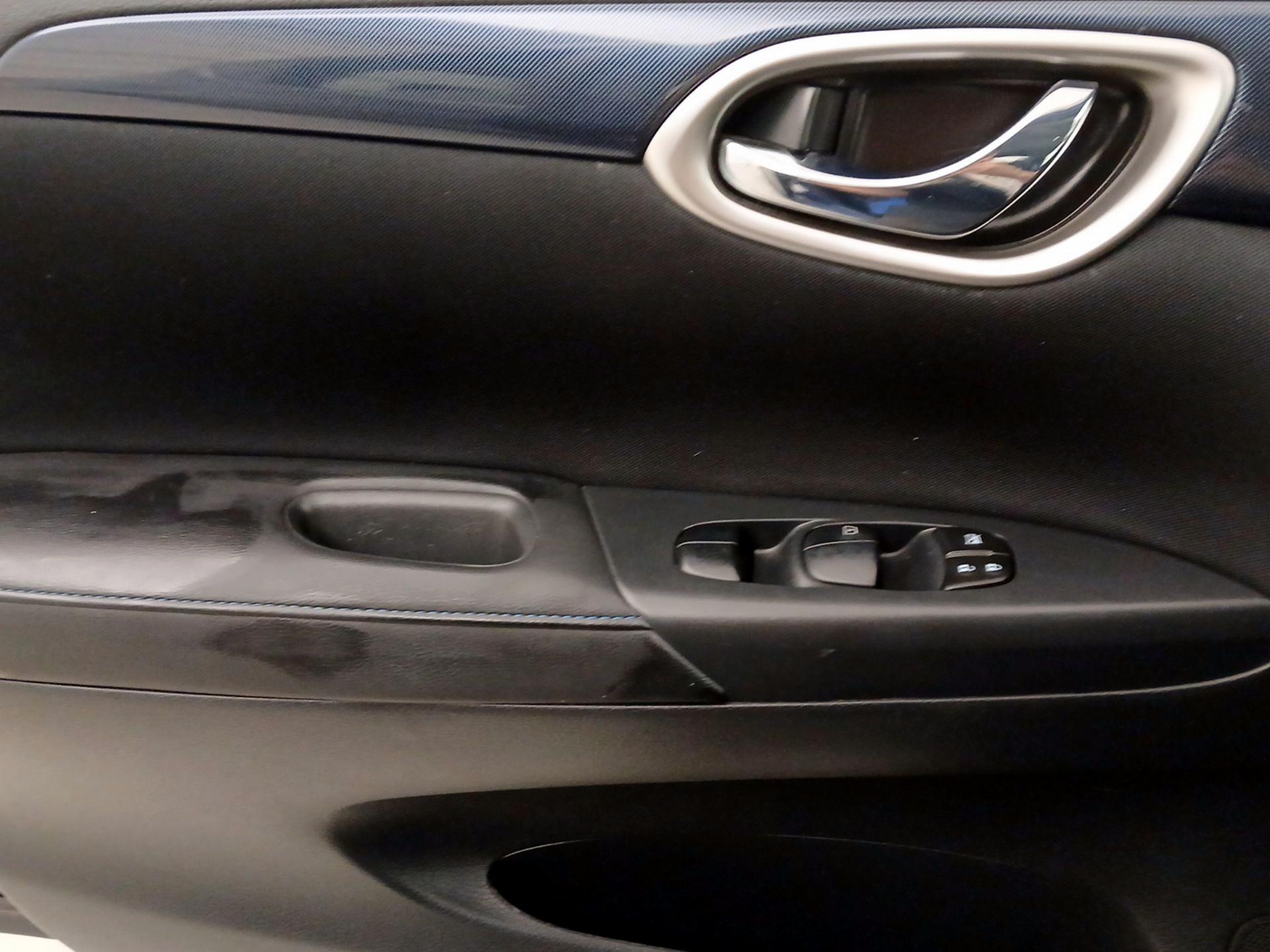 Thumbnail: 2016 Nissan Sentra - 10