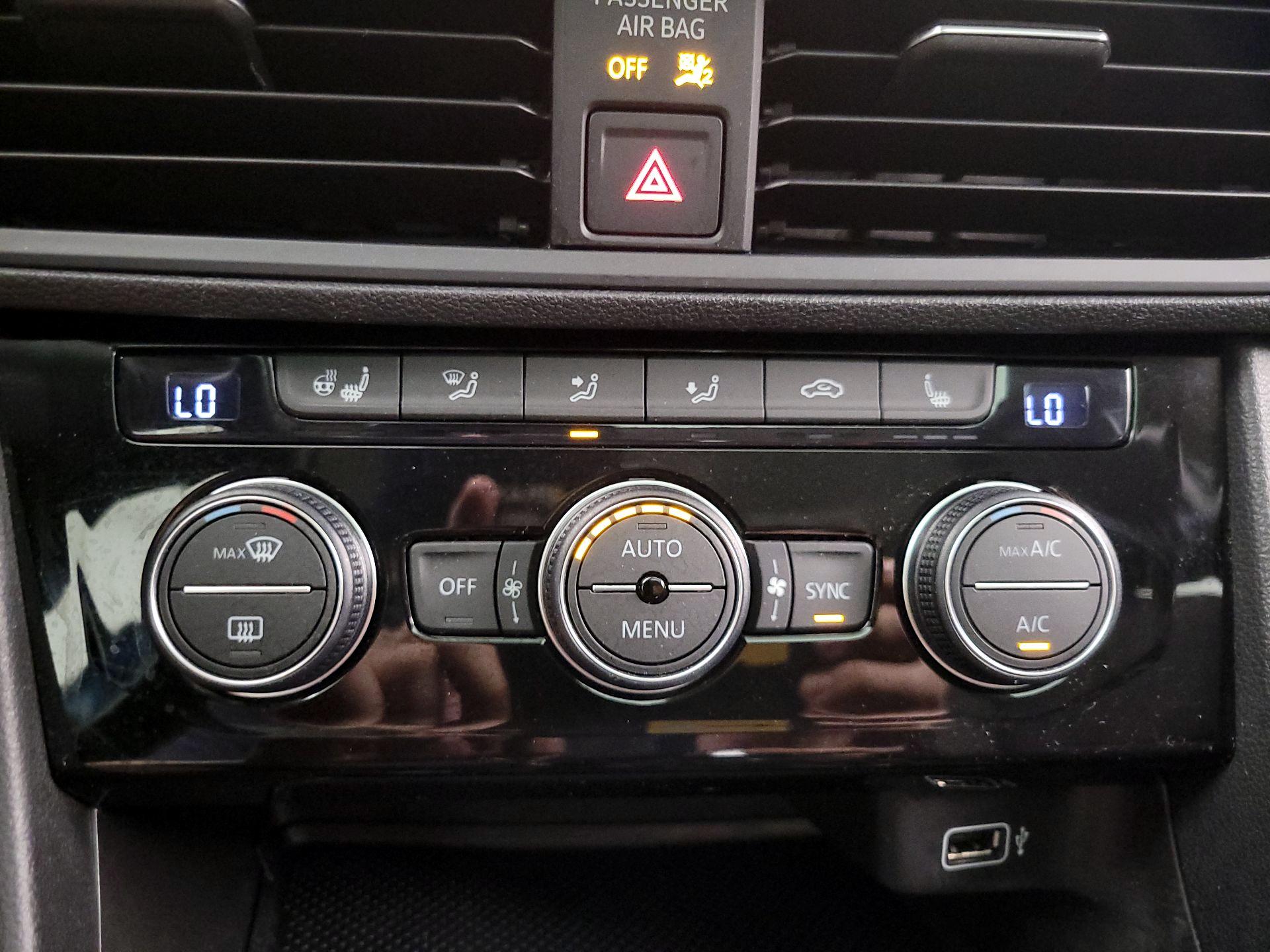 Thumbnail: 2019 Volkswagen Jetta - 16