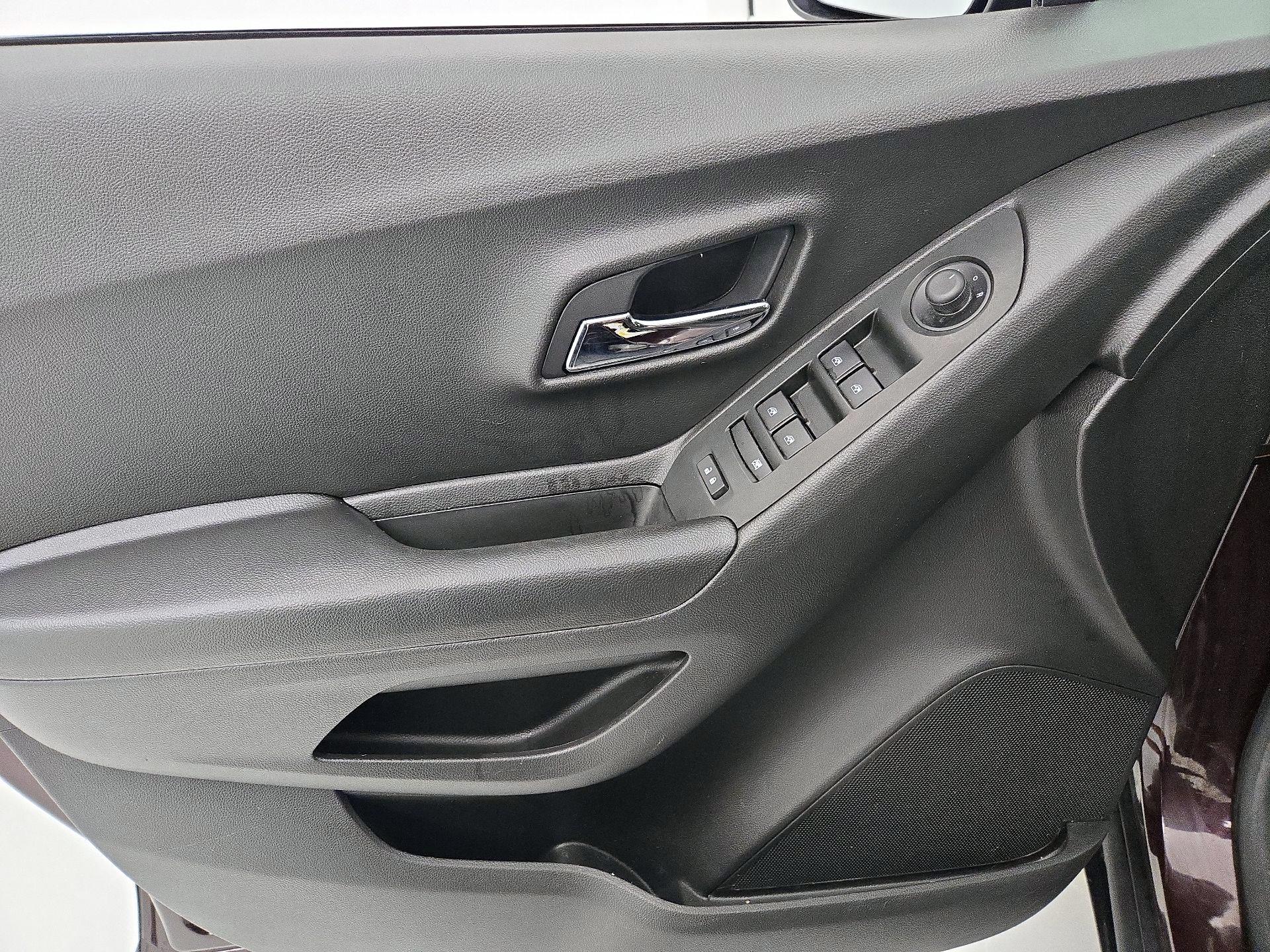 Thumbnail: 2021 Chevrolet Trax - 12