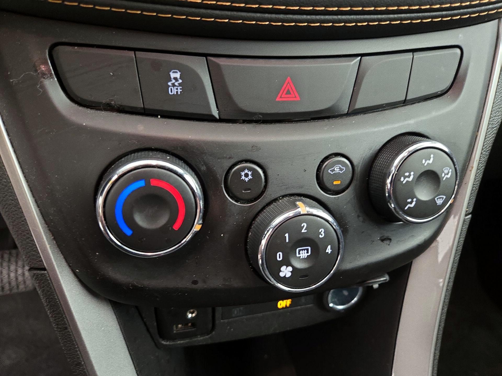 Thumbnail: 2021 Chevrolet Trax - 16