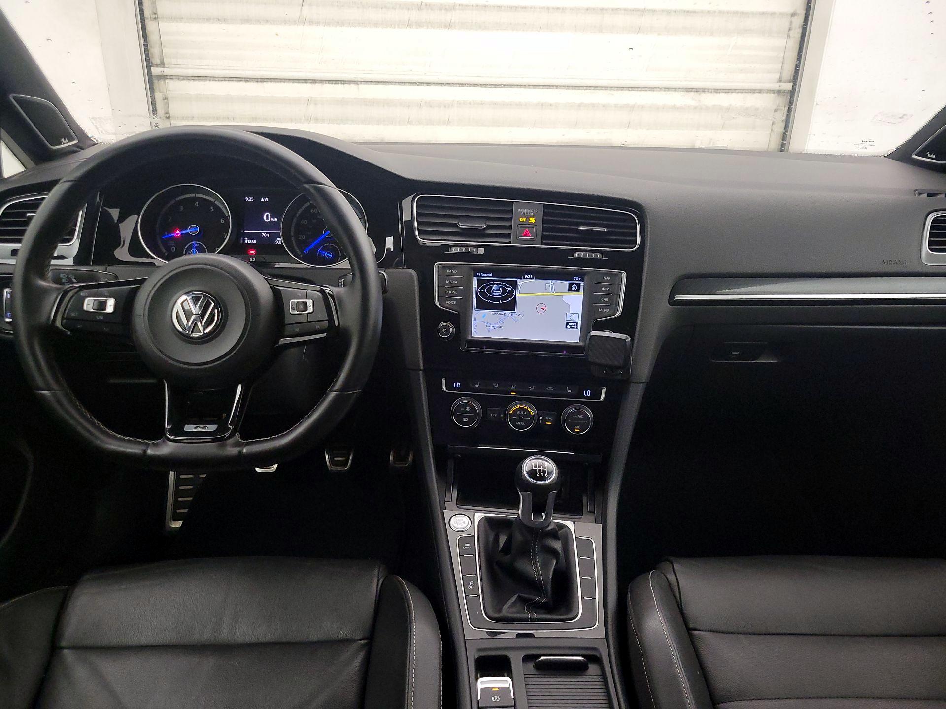 Thumbnail: 2016 Volkswagen Golf - 9