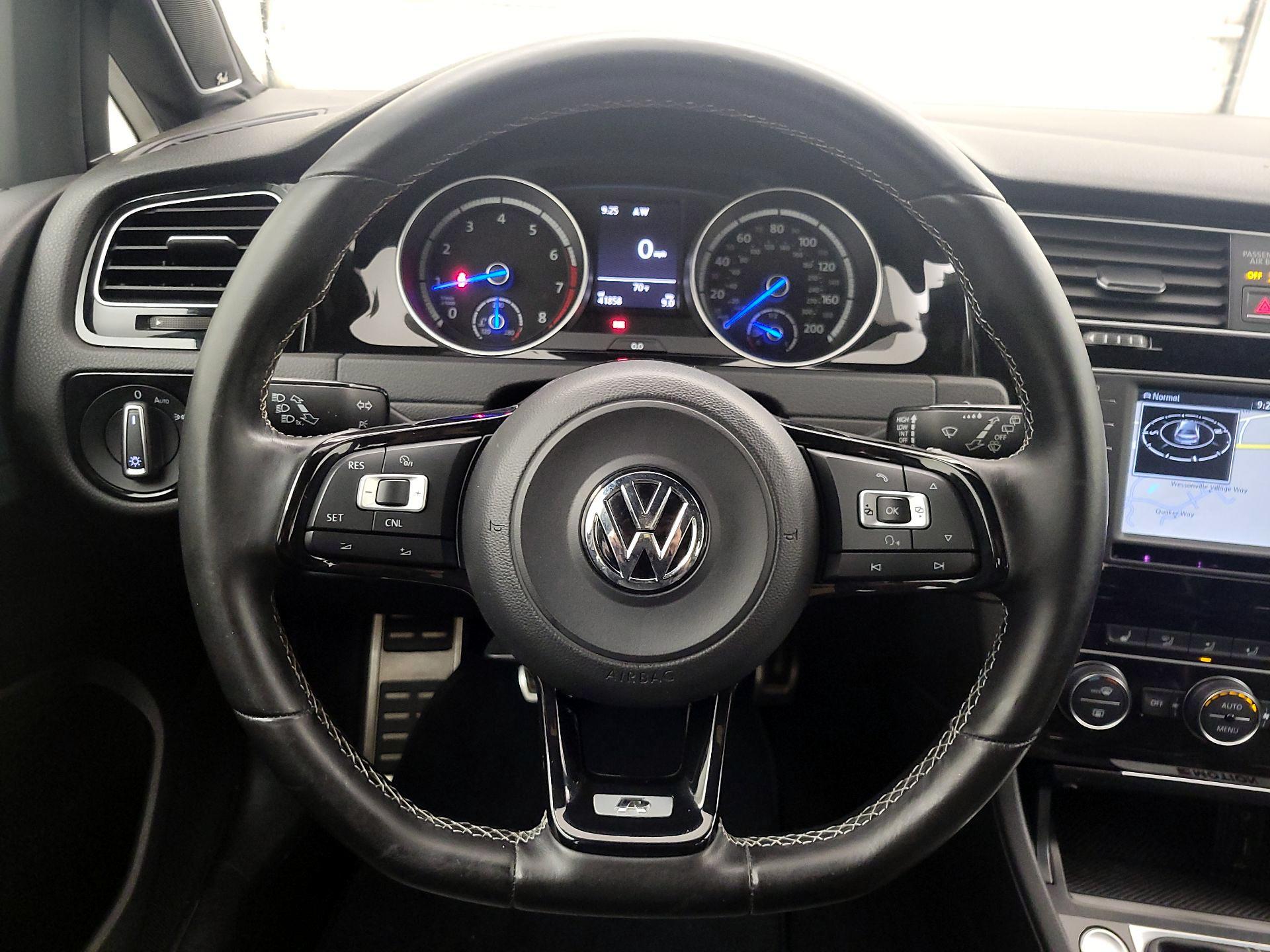 Thumbnail: 2016 Volkswagen Golf - 10