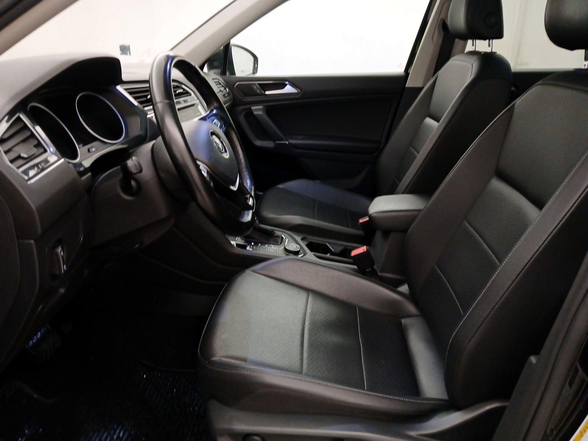 Thumbnail: 2018 Volkswagen Tiguan - 9