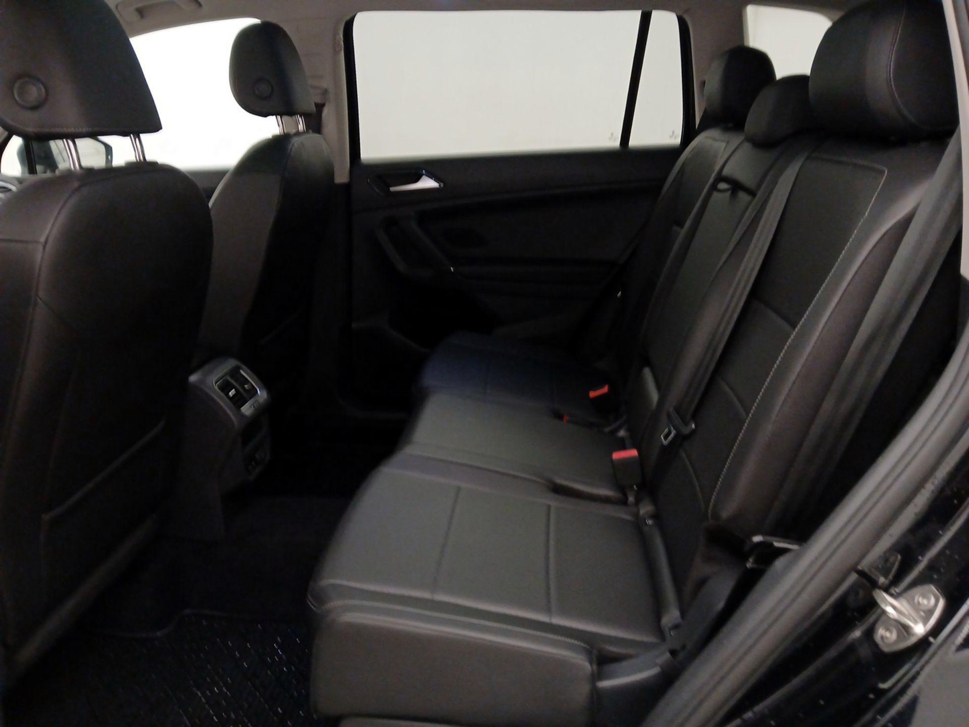Thumbnail: 2018 Volkswagen Tiguan - 18