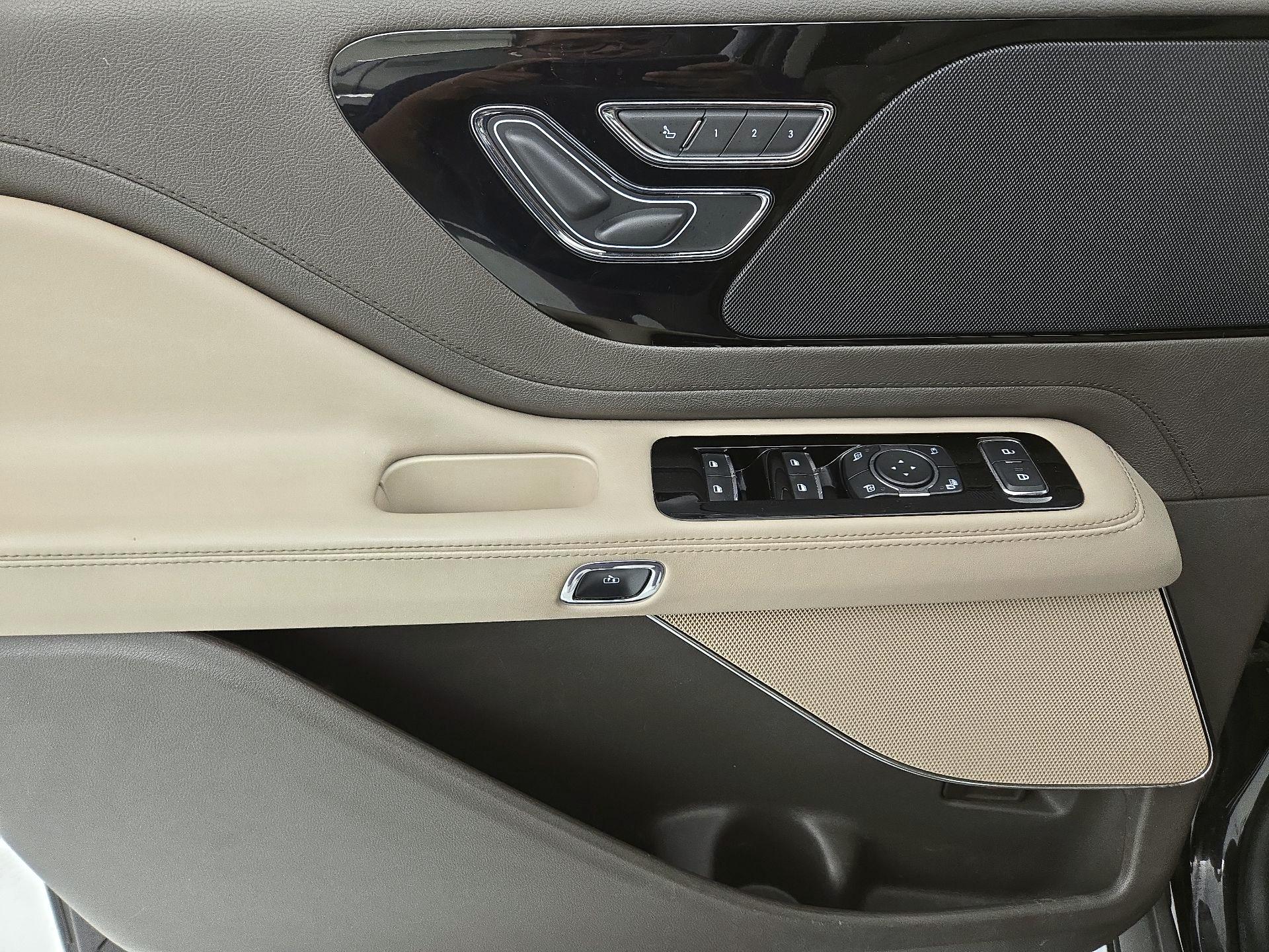 Thumbnail: 2022 Lincoln Aviator - 12