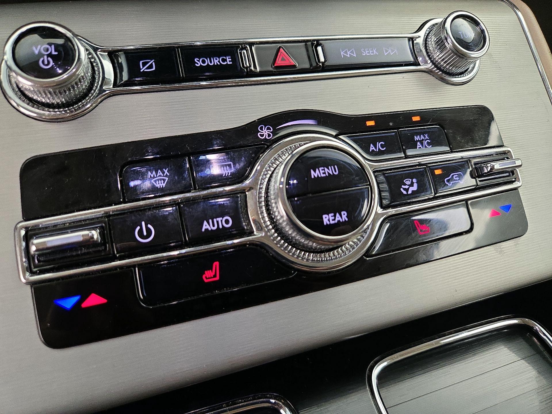 Thumbnail: 2022 Lincoln Aviator - 17