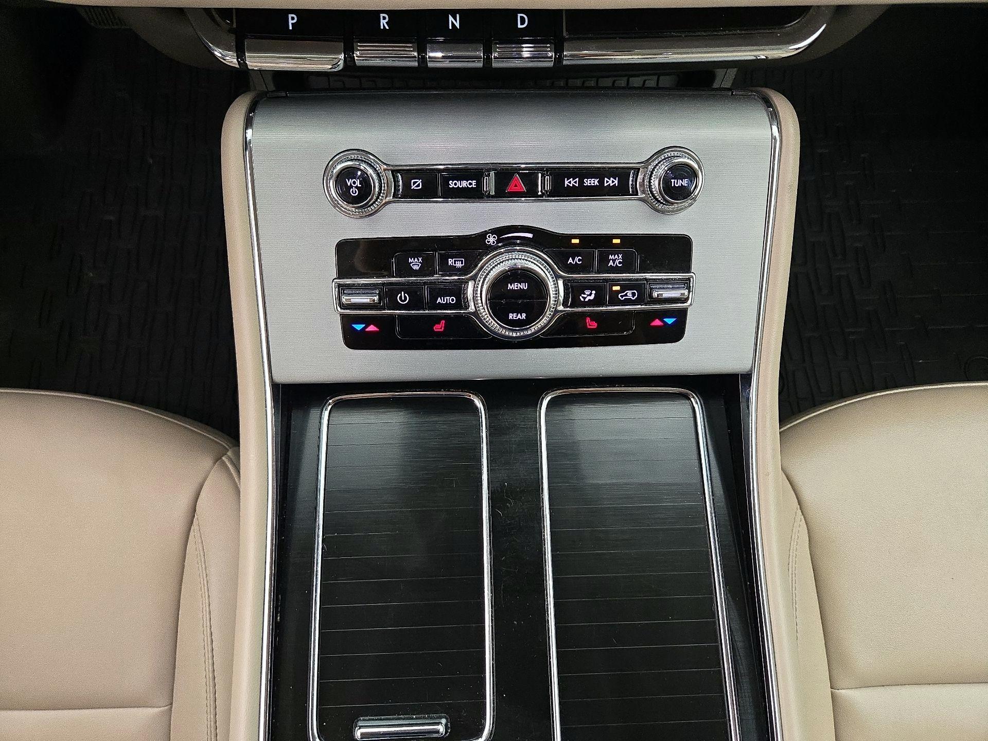 Thumbnail: 2022 Lincoln Aviator - 18