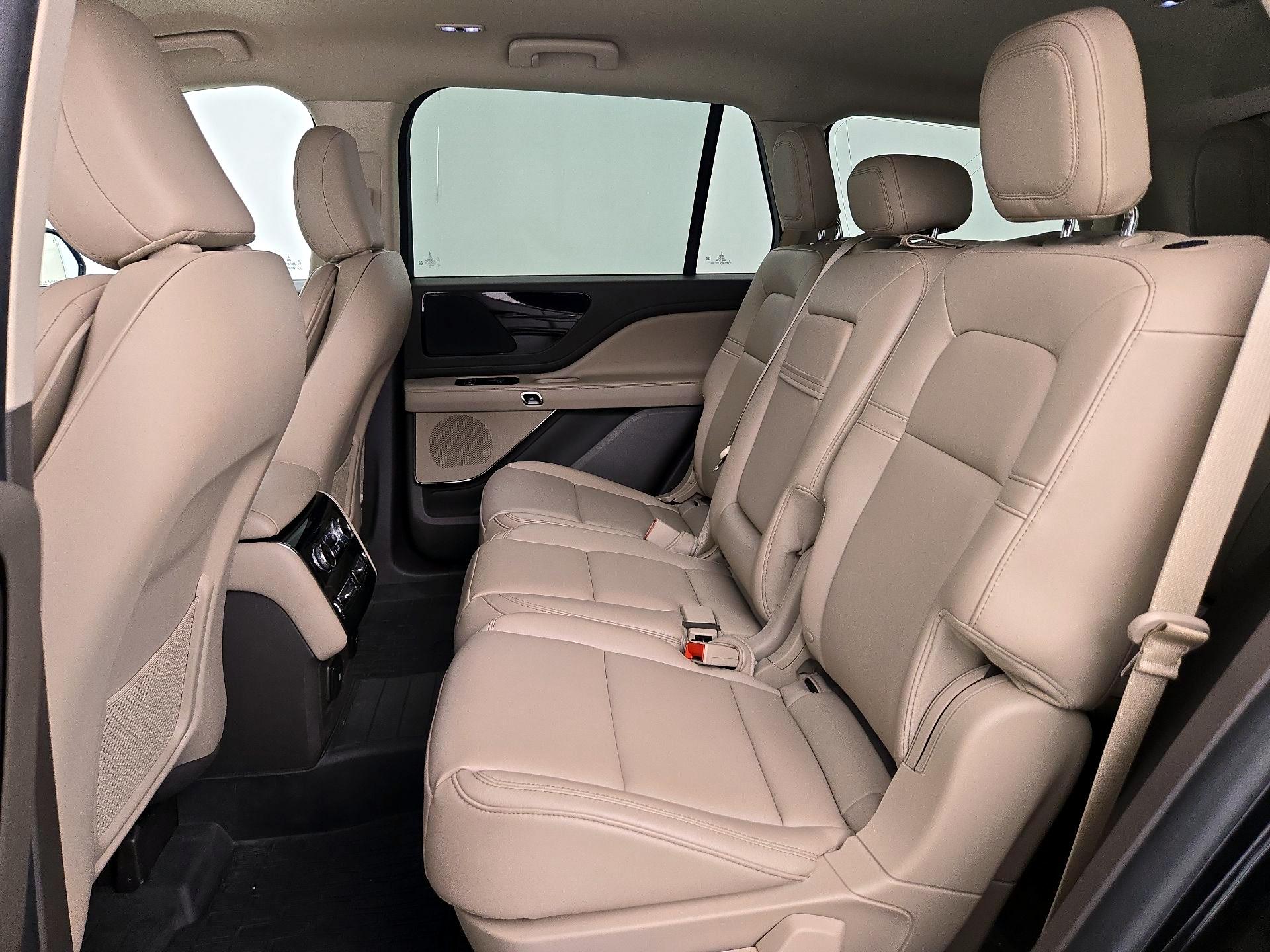 Thumbnail: 2022 Lincoln Aviator - 20