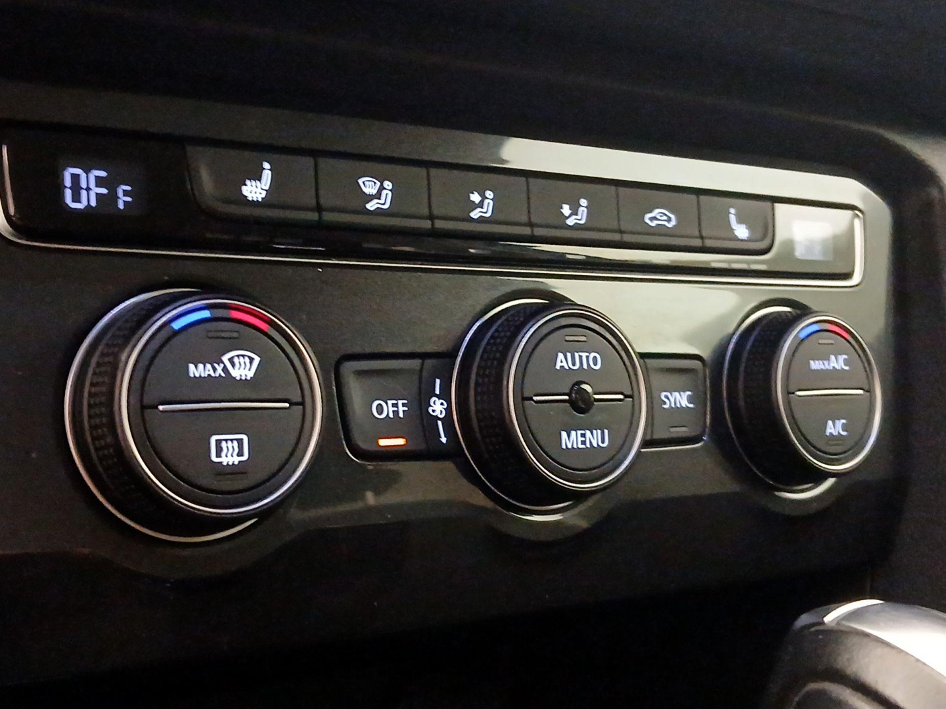 Thumbnail: 2018 Volkswagen Tiguan - 16