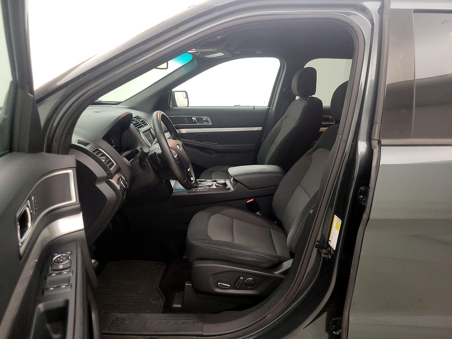 Thumbnail: 2016 Ford Explorer - 11