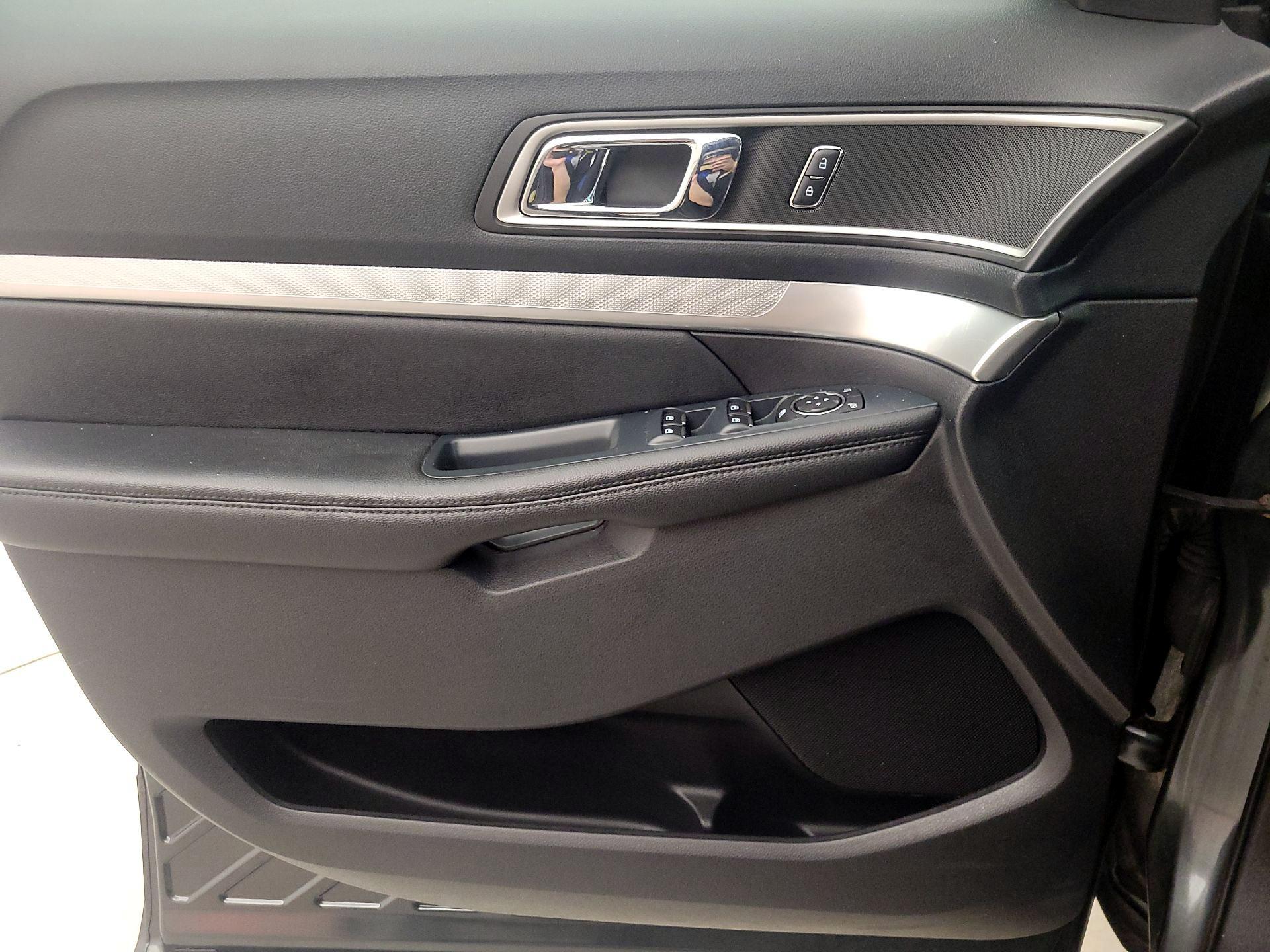 Thumbnail: 2016 Ford Explorer - 12