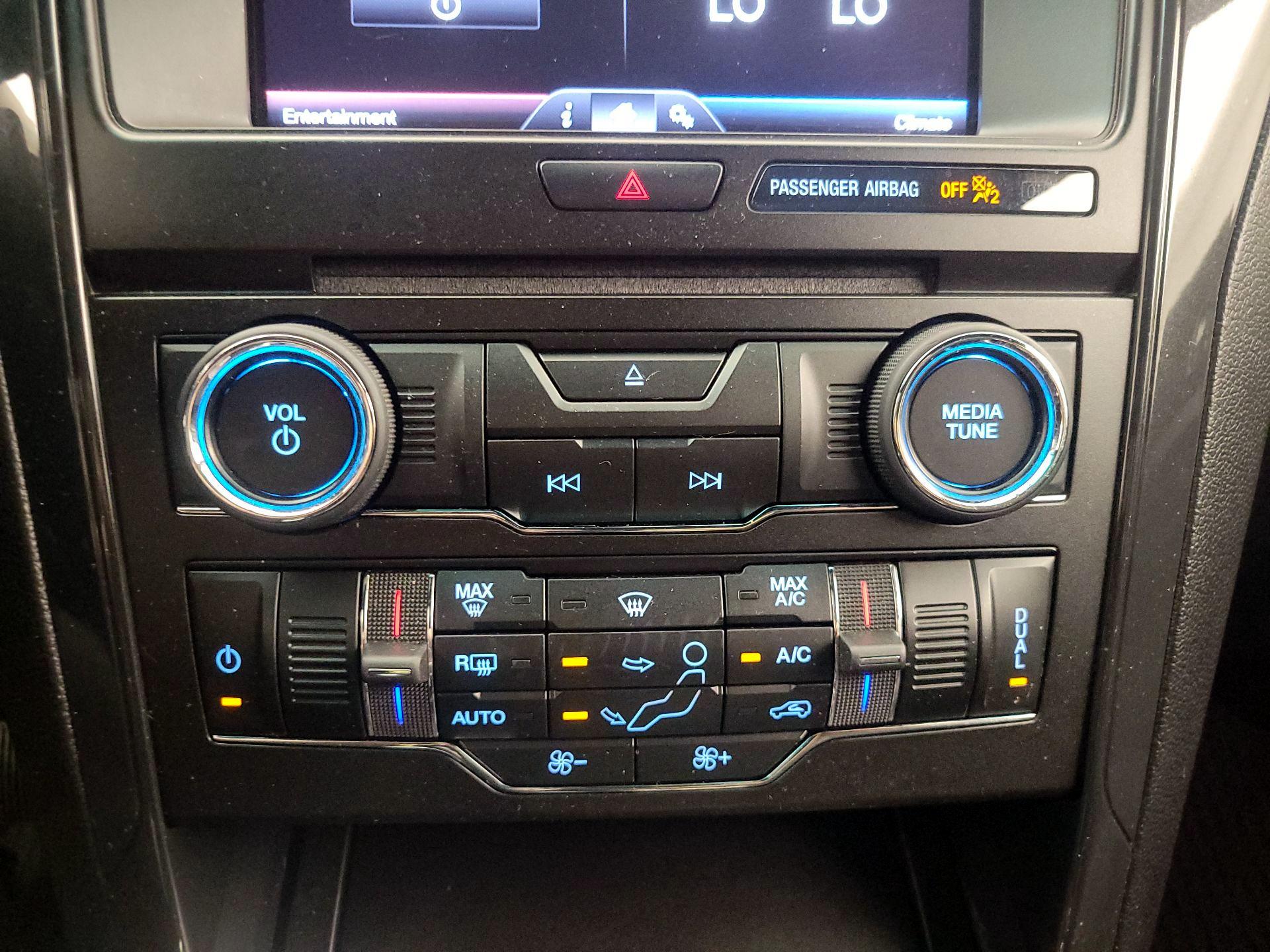 Thumbnail: 2016 Ford Explorer - 16