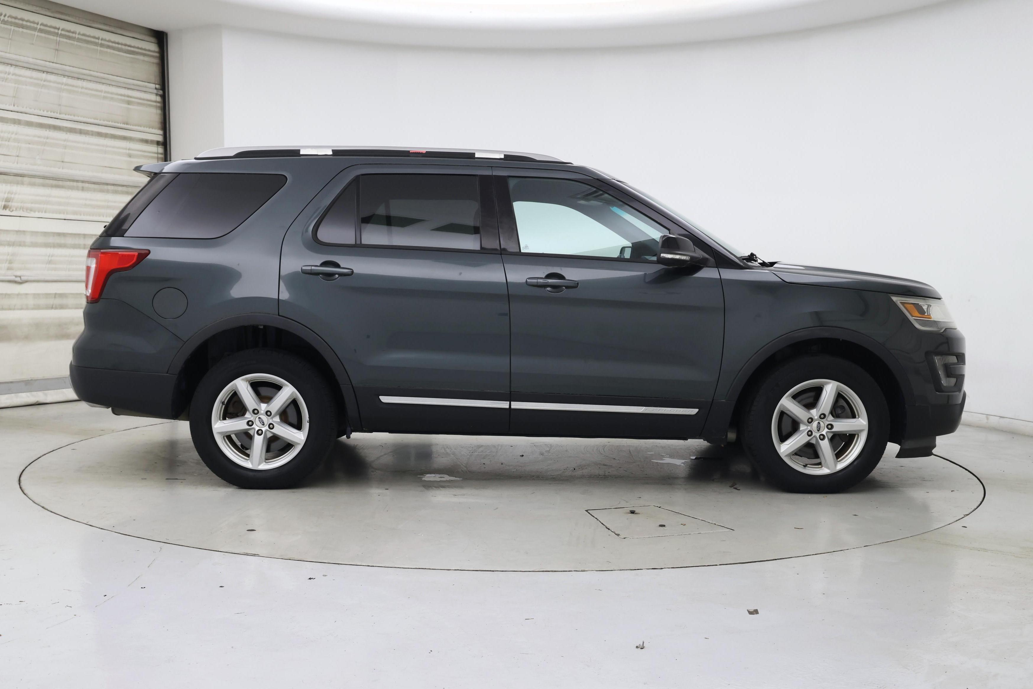 Thumbnail: 2016 Ford Explorer - 7
