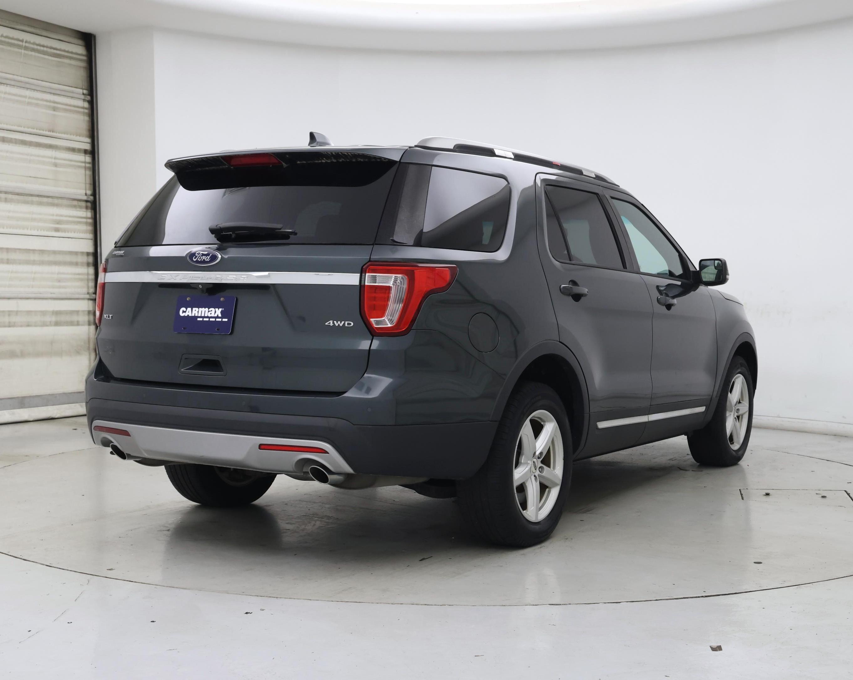 Thumbnail: 2016 Ford Explorer - 8