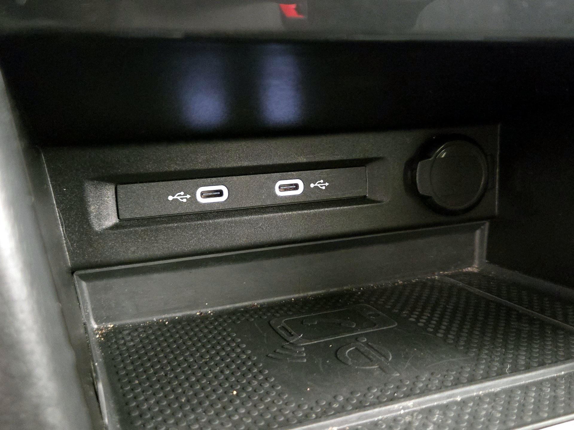 Thumbnail: 2023 Volkswagen Tiguan - 18