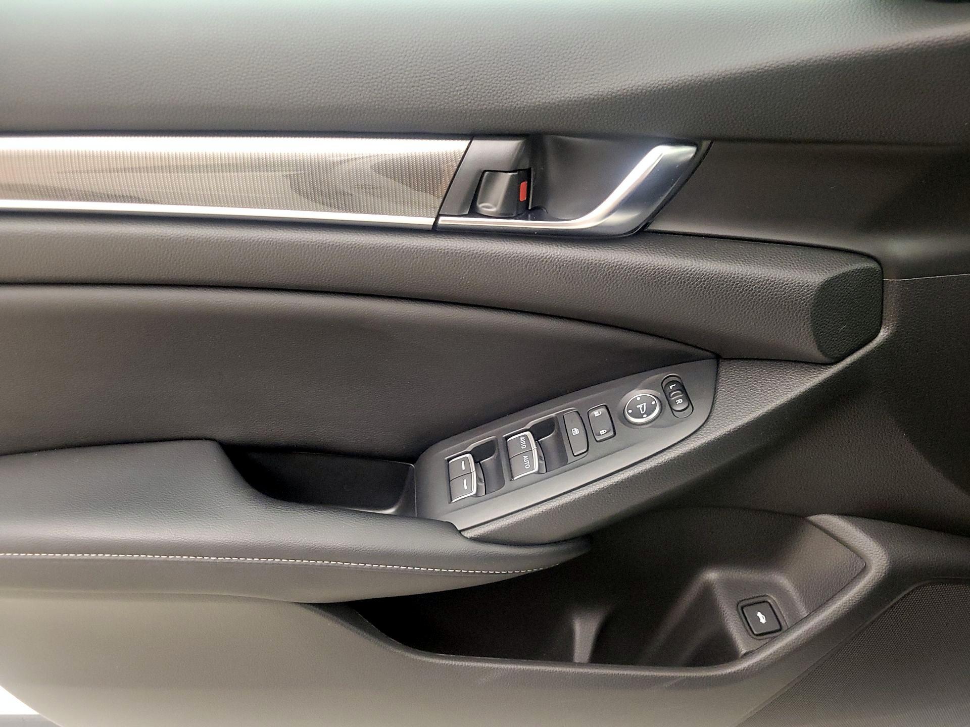 Thumbnail: 2018 Honda Accord - 12