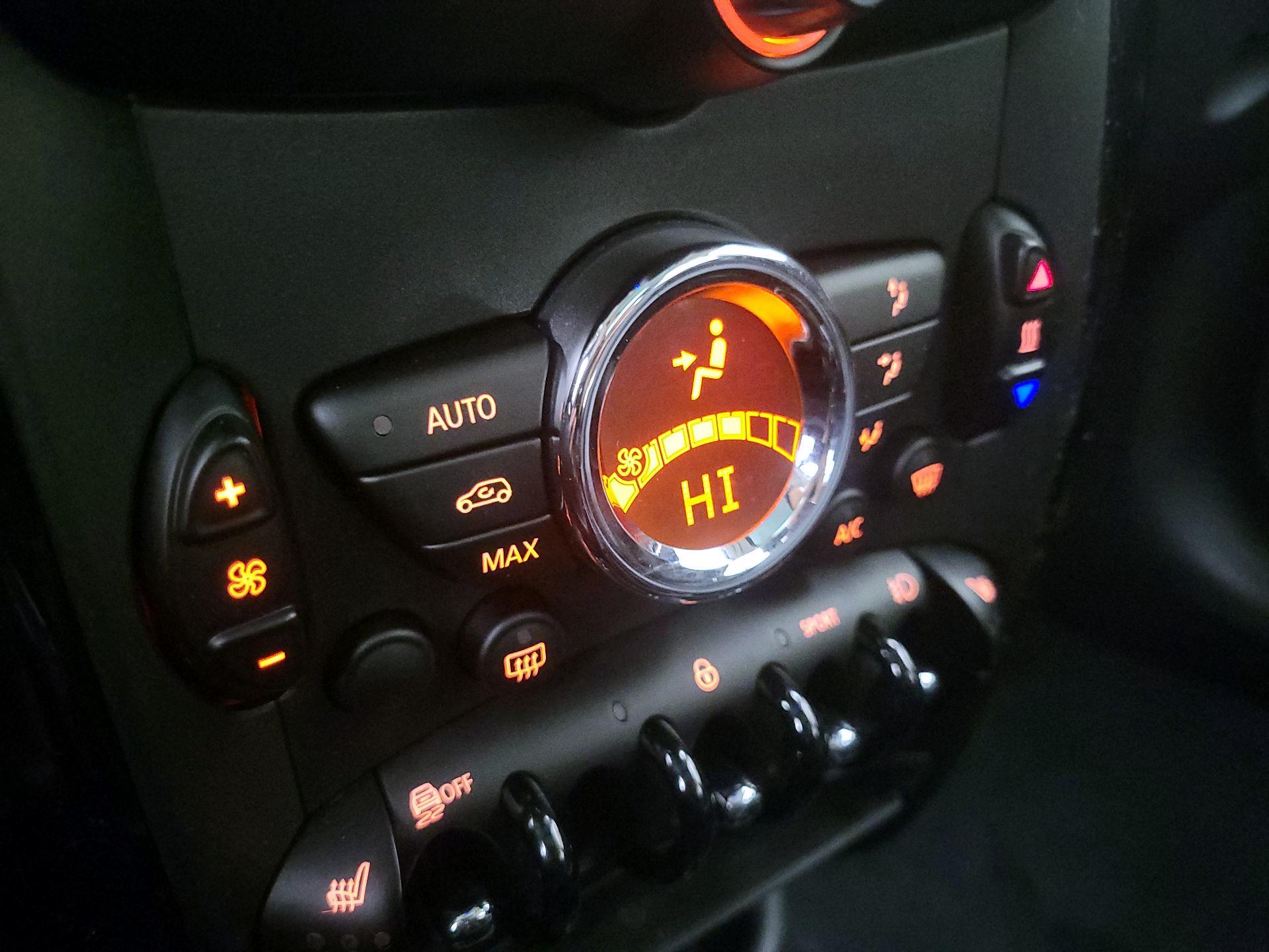 Thumbnail: 2015 MINI Cooper Countryman - 14