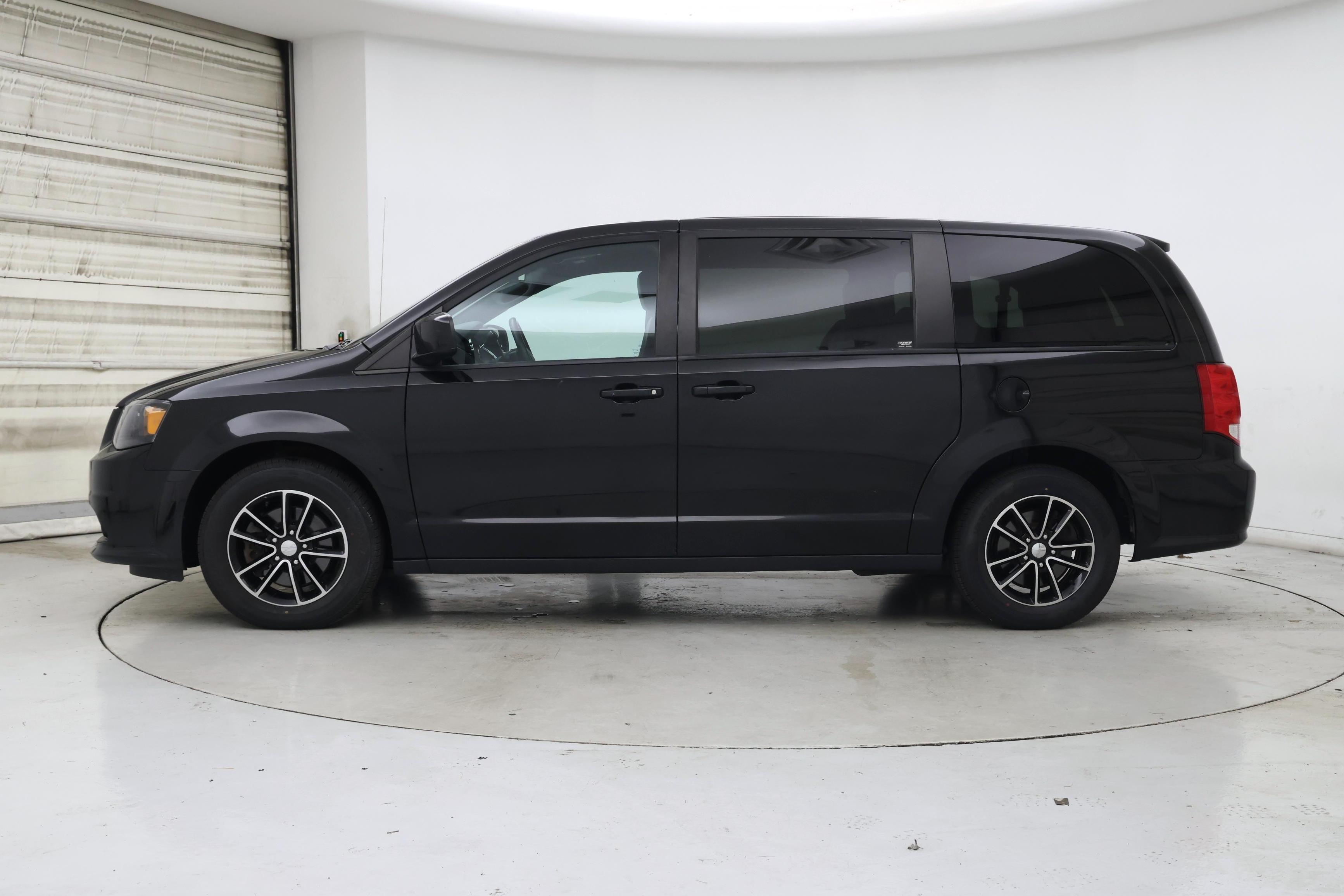 Thumbnail: 2019 Dodge Grand Caravan - 3