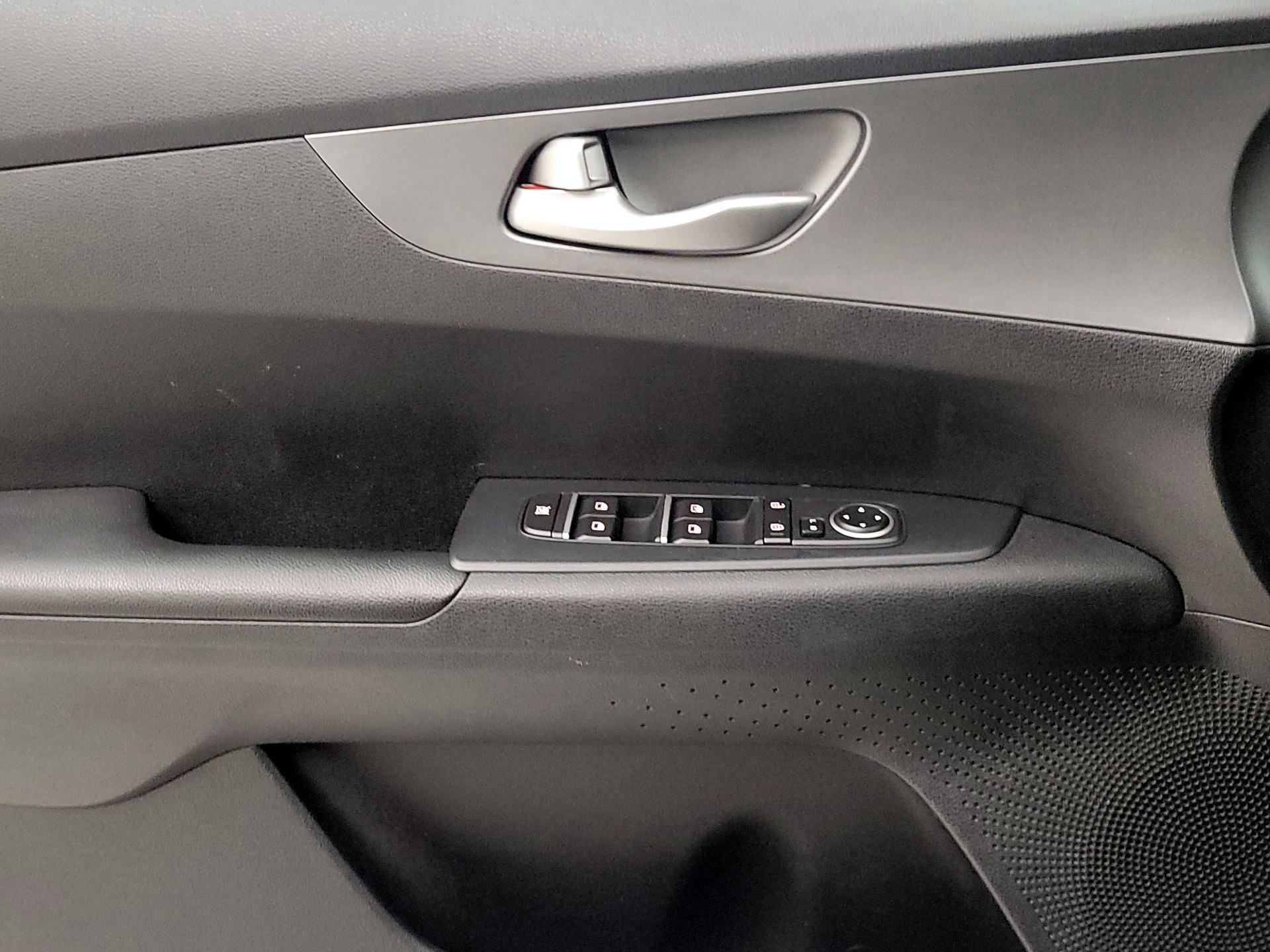 Thumbnail: 2019 Kia Forte - 10
