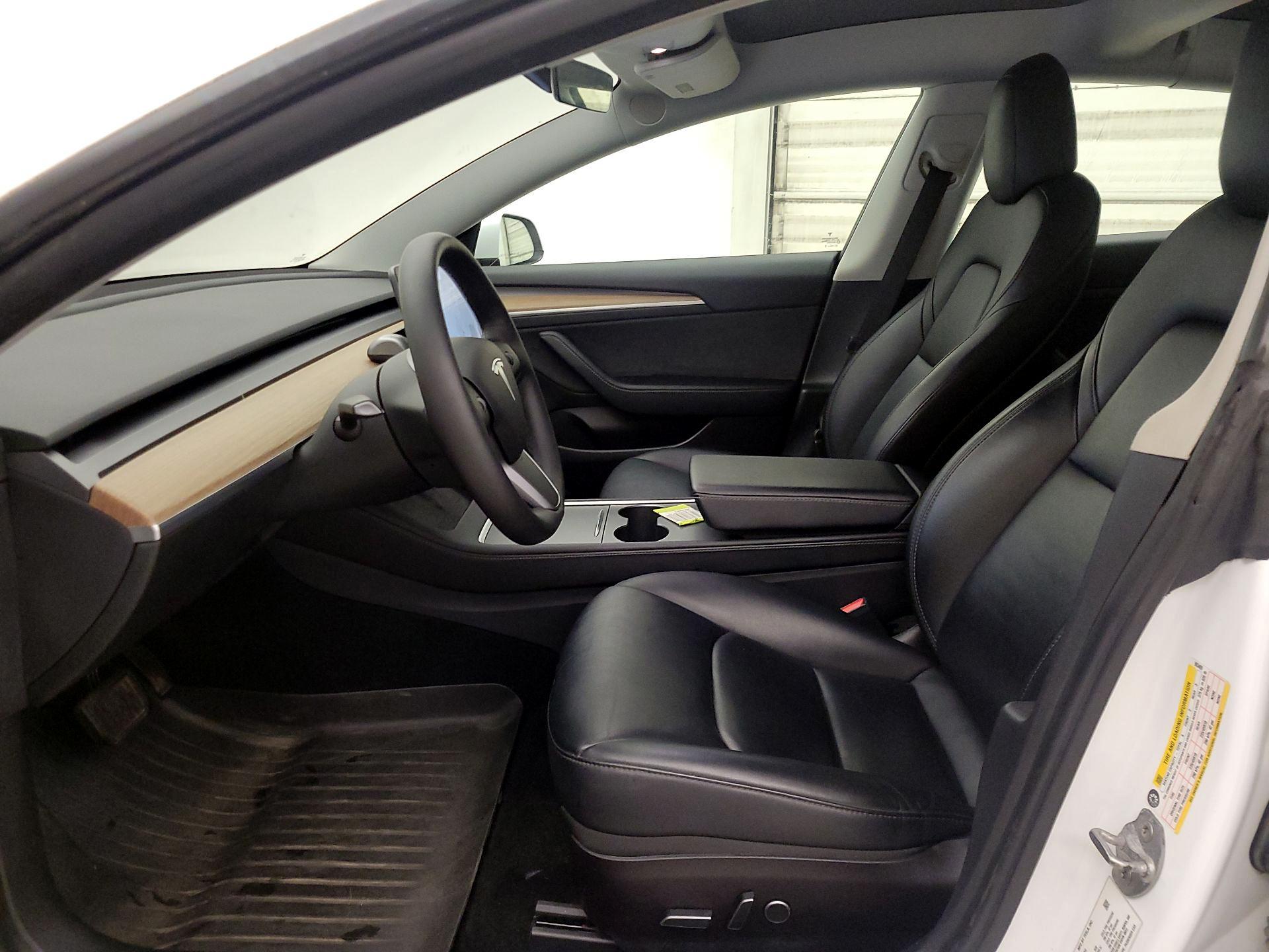 Thumbnail: 2021 Tesla Model 3 - 11