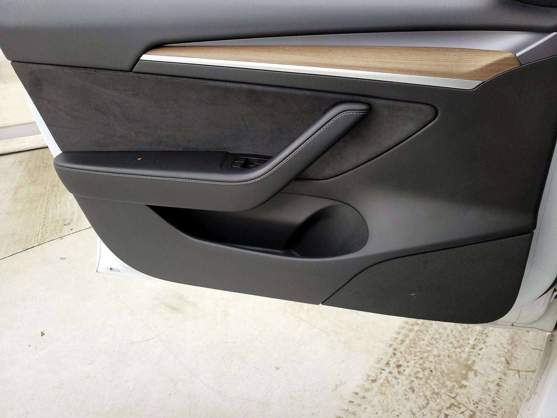 Thumbnail: 2021 Tesla Model 3 - 12