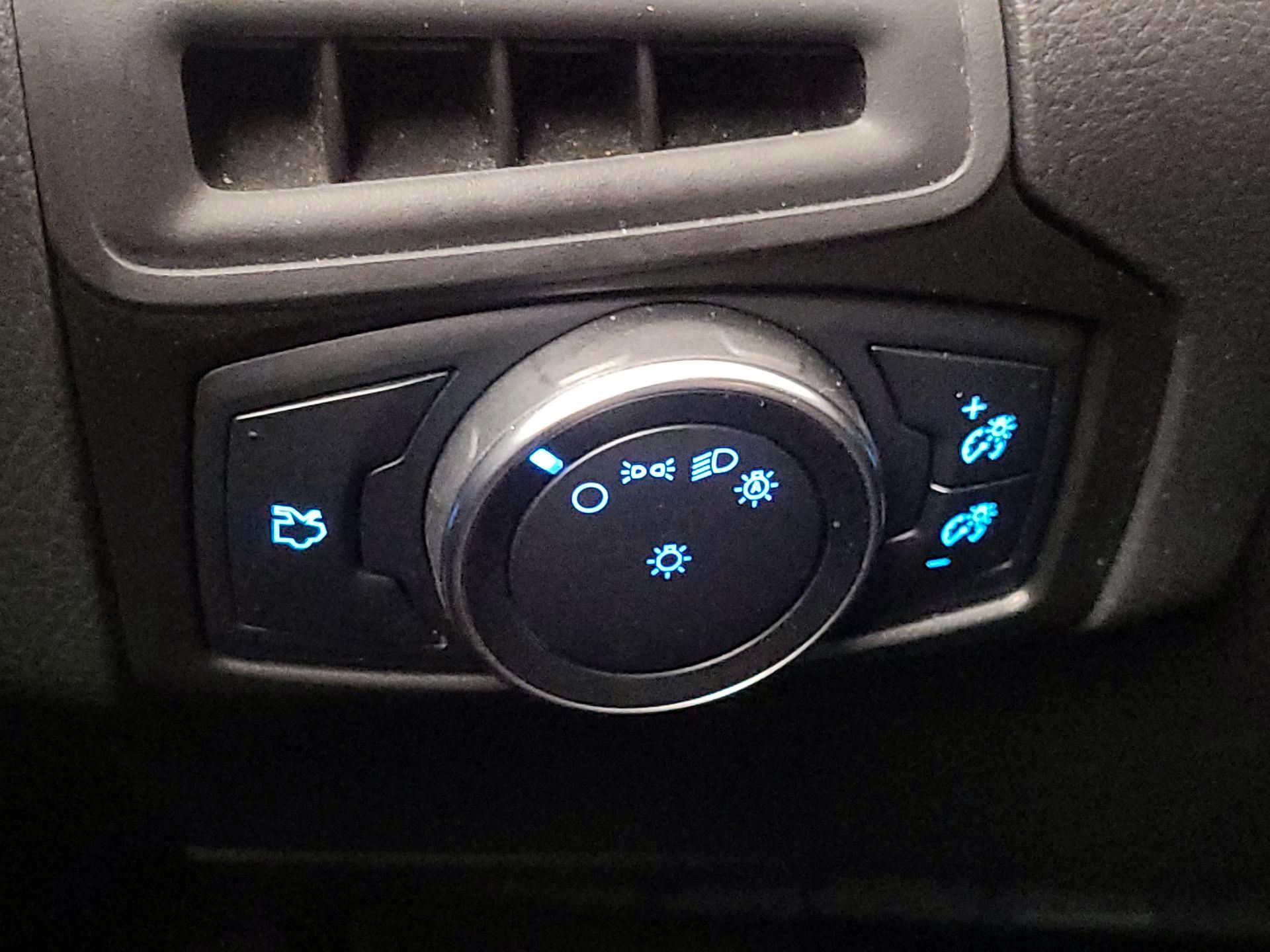 Thumbnail: 2015 Ford Focus - 13