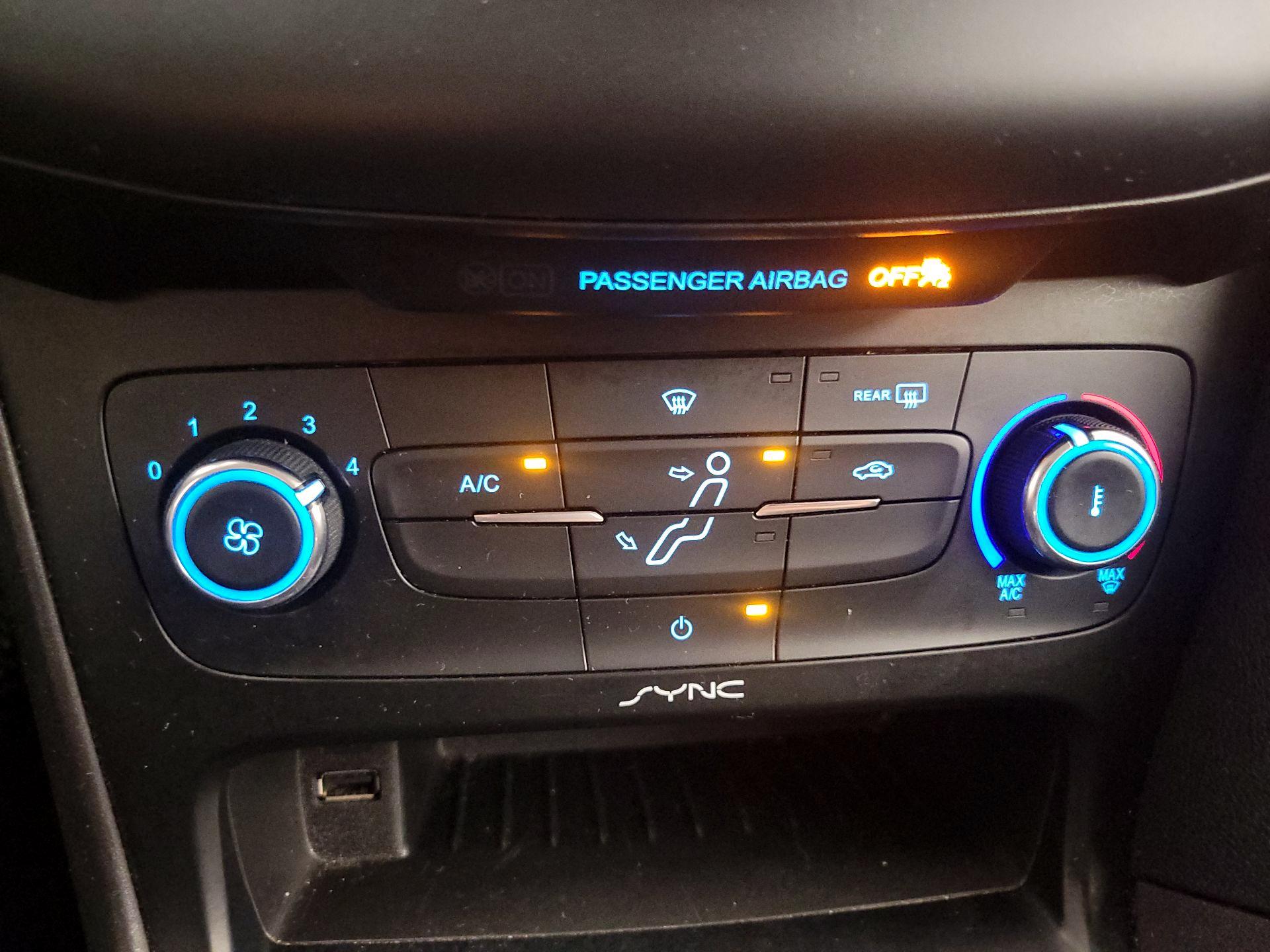 Thumbnail: 2015 Ford Focus - 16