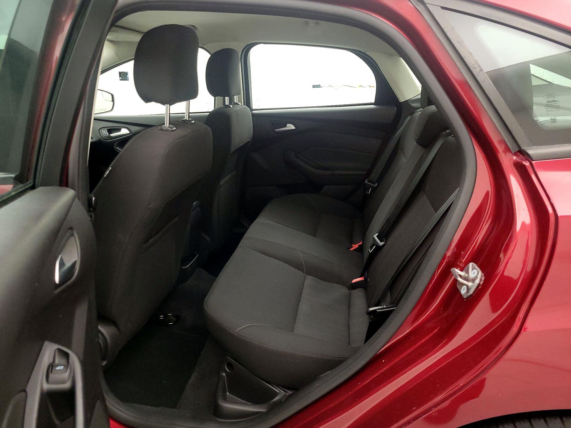 Thumbnail: 2015 Ford Focus - 19