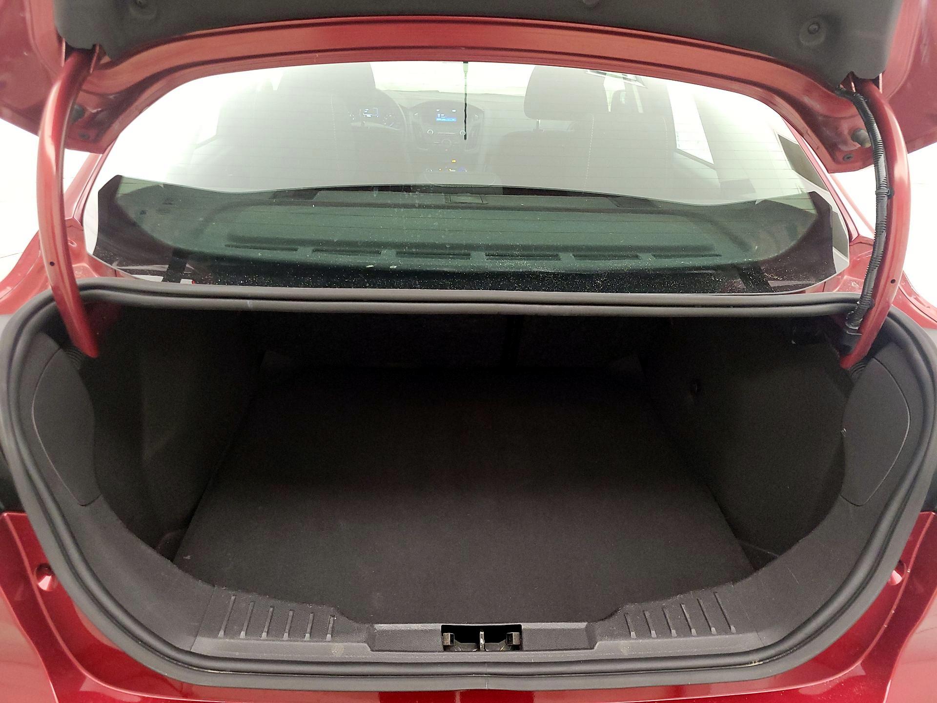 Thumbnail: 2015 Ford Focus - 20