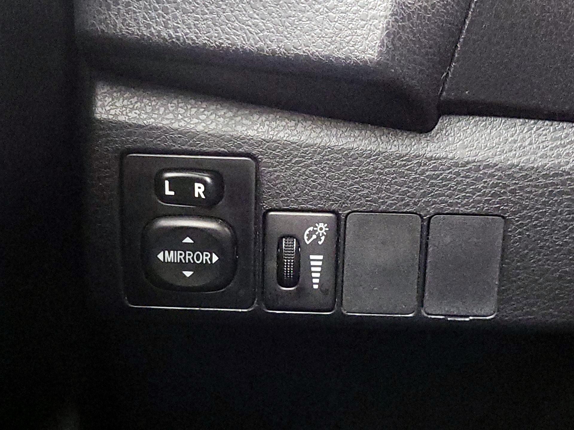 Thumbnail: 2014 Toyota Corolla - 13