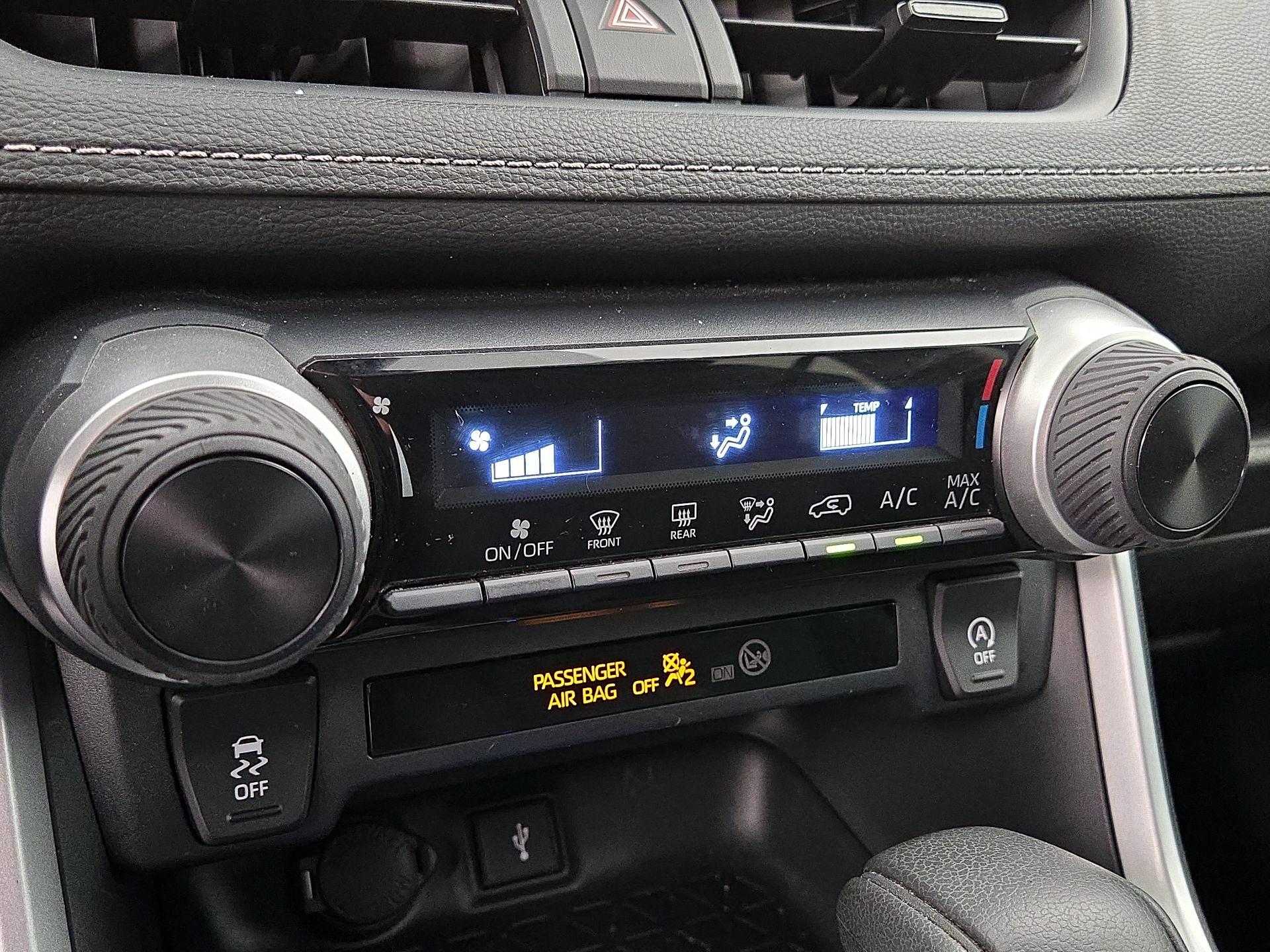 Thumbnail: 2020 Toyota RAV4 - 16