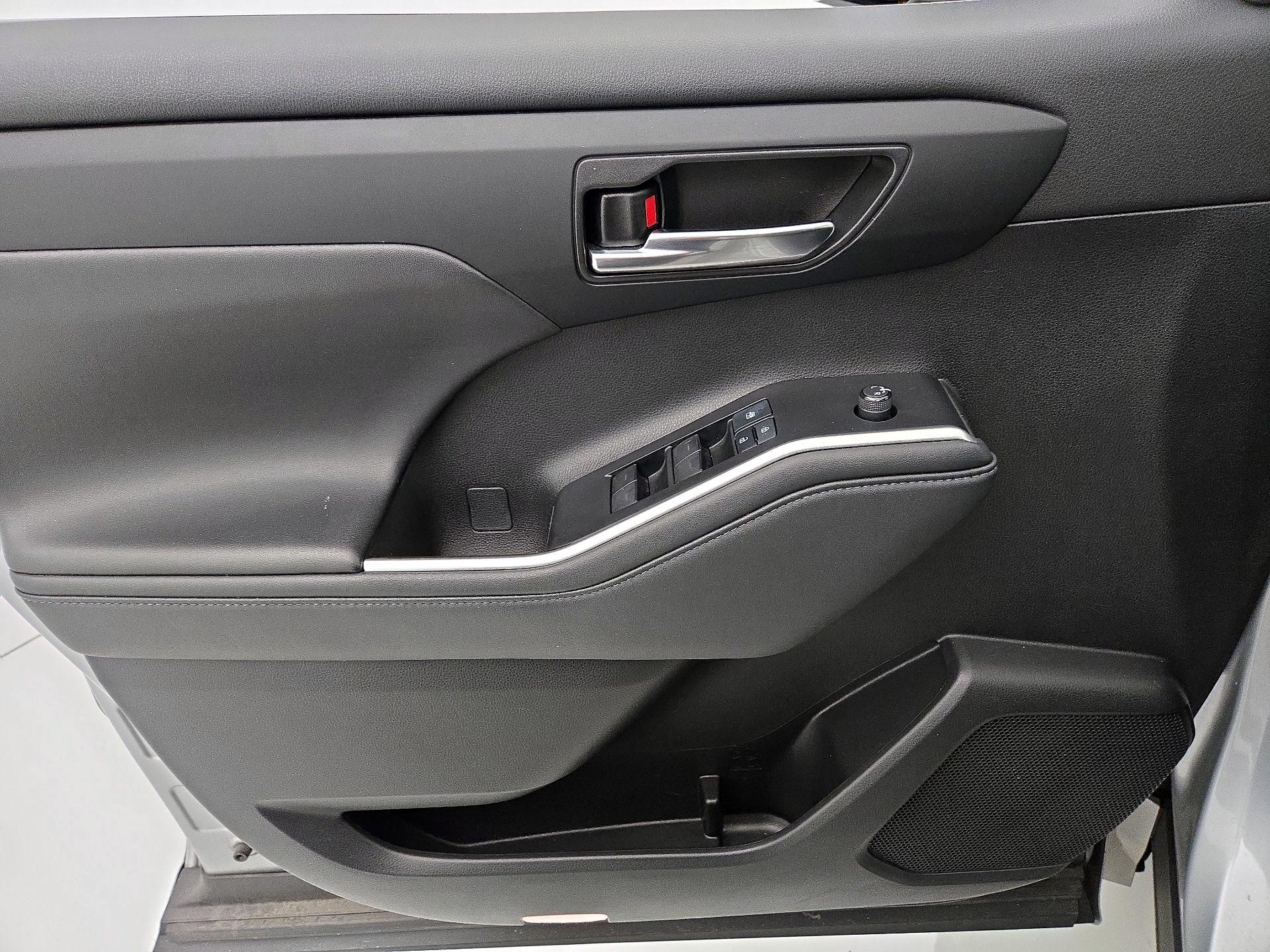 Thumbnail: 2021 Toyota Highlander - 12